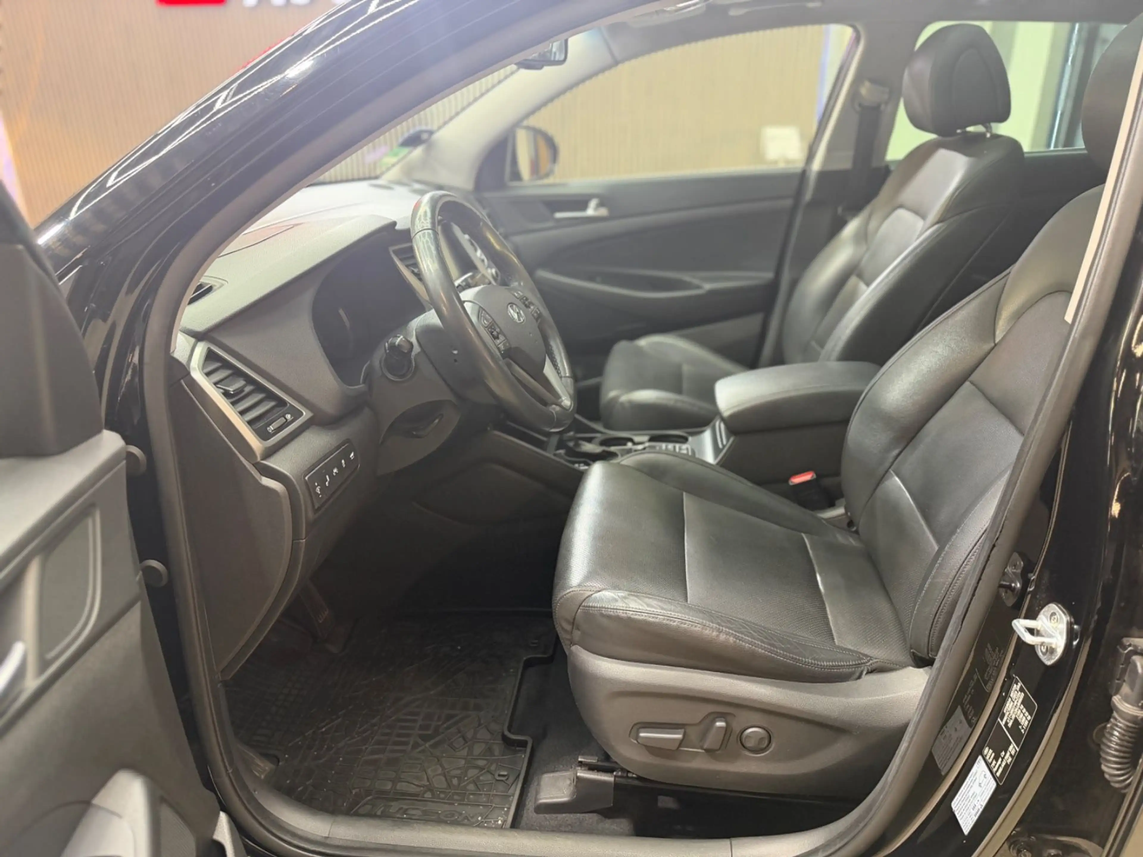 Hyundai TUCSON Premium 4WD Panorama LED Kamera AHK — photo 11
