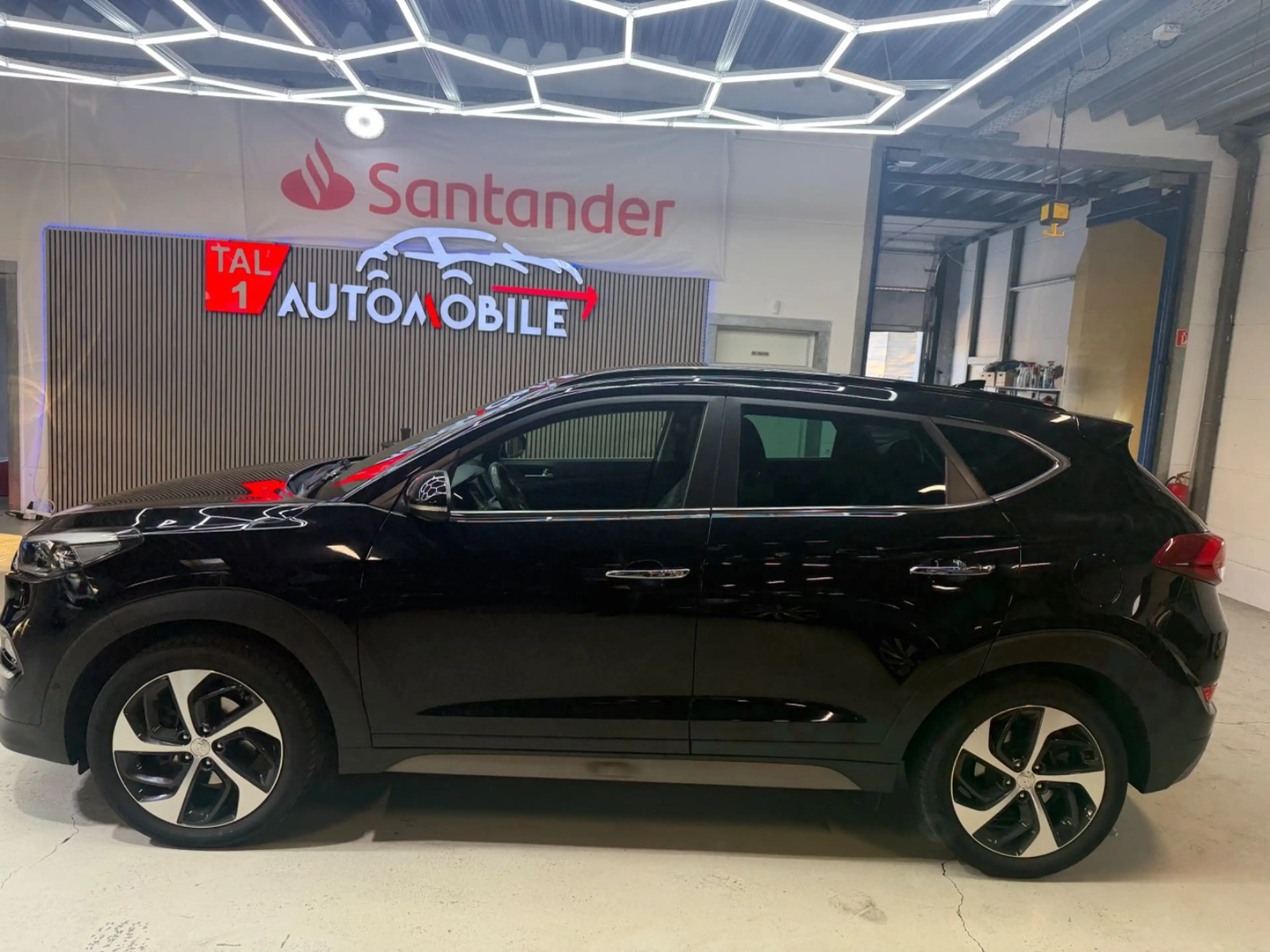 Hyundai TUCSON Premium 4WD Panorama LED Kamera AHK — photo 9
