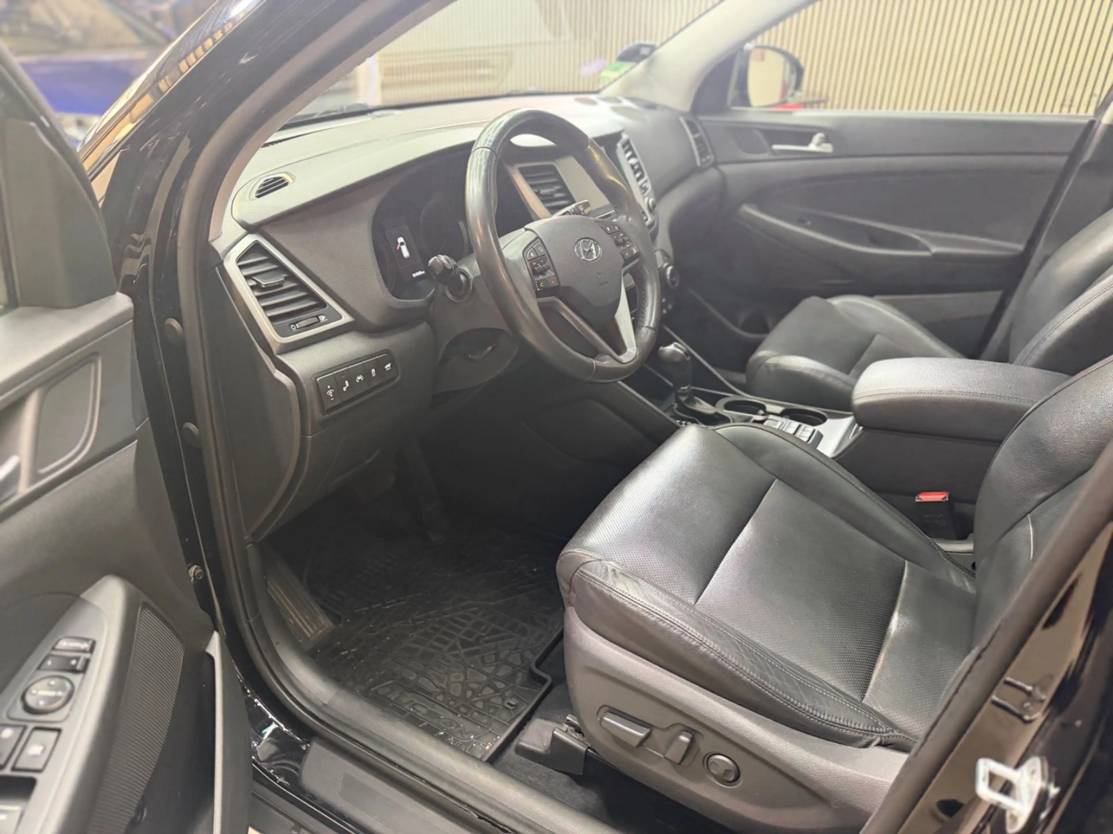 Hyundai TUCSON Premium 4WD Panorama LED Kamera AHK — photo 10