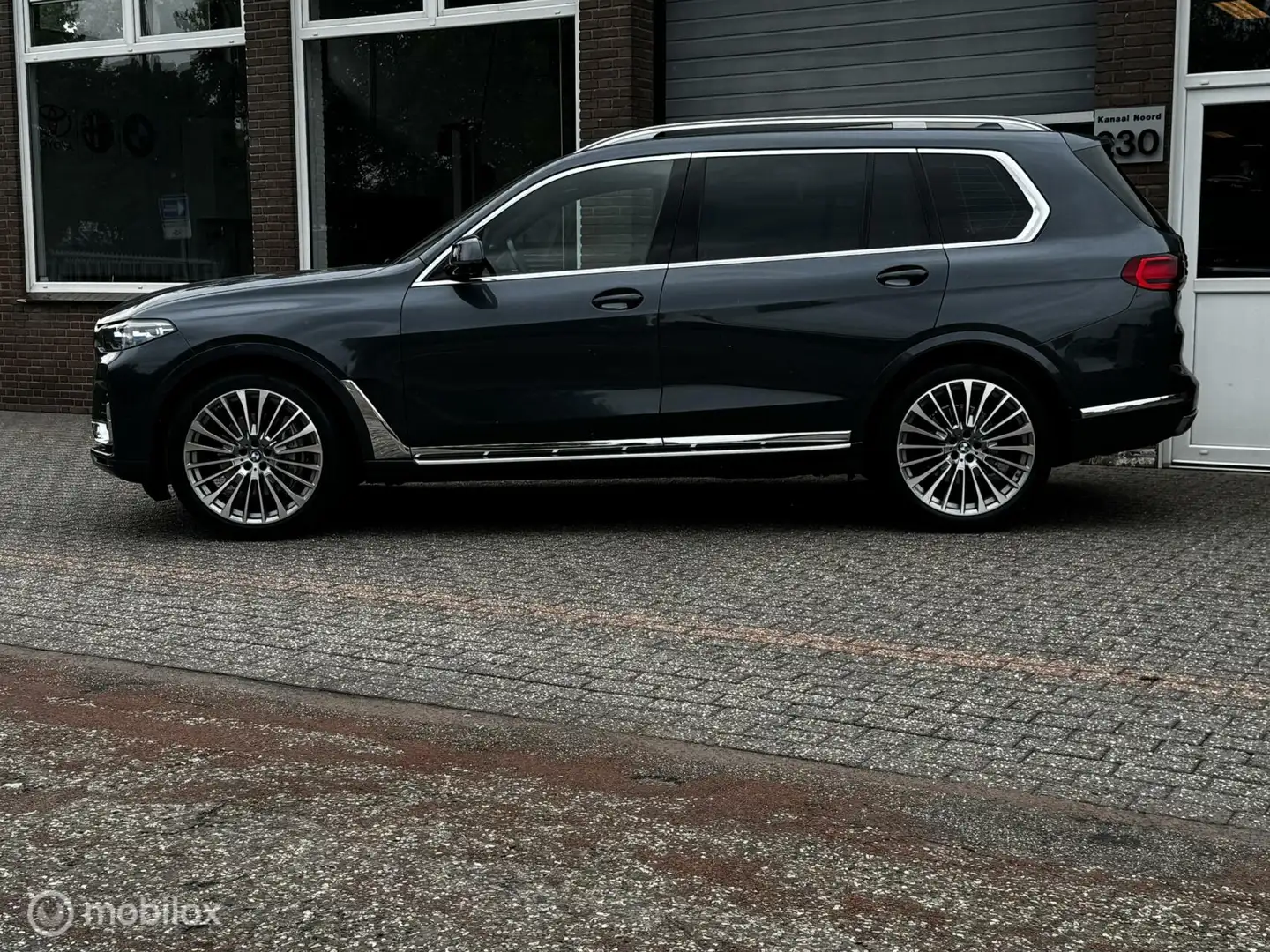 BMW X7 Xdrive40i HIGH EXE NAVI/HEAD-UP/B&W/PANO VOL! Grijs - 2