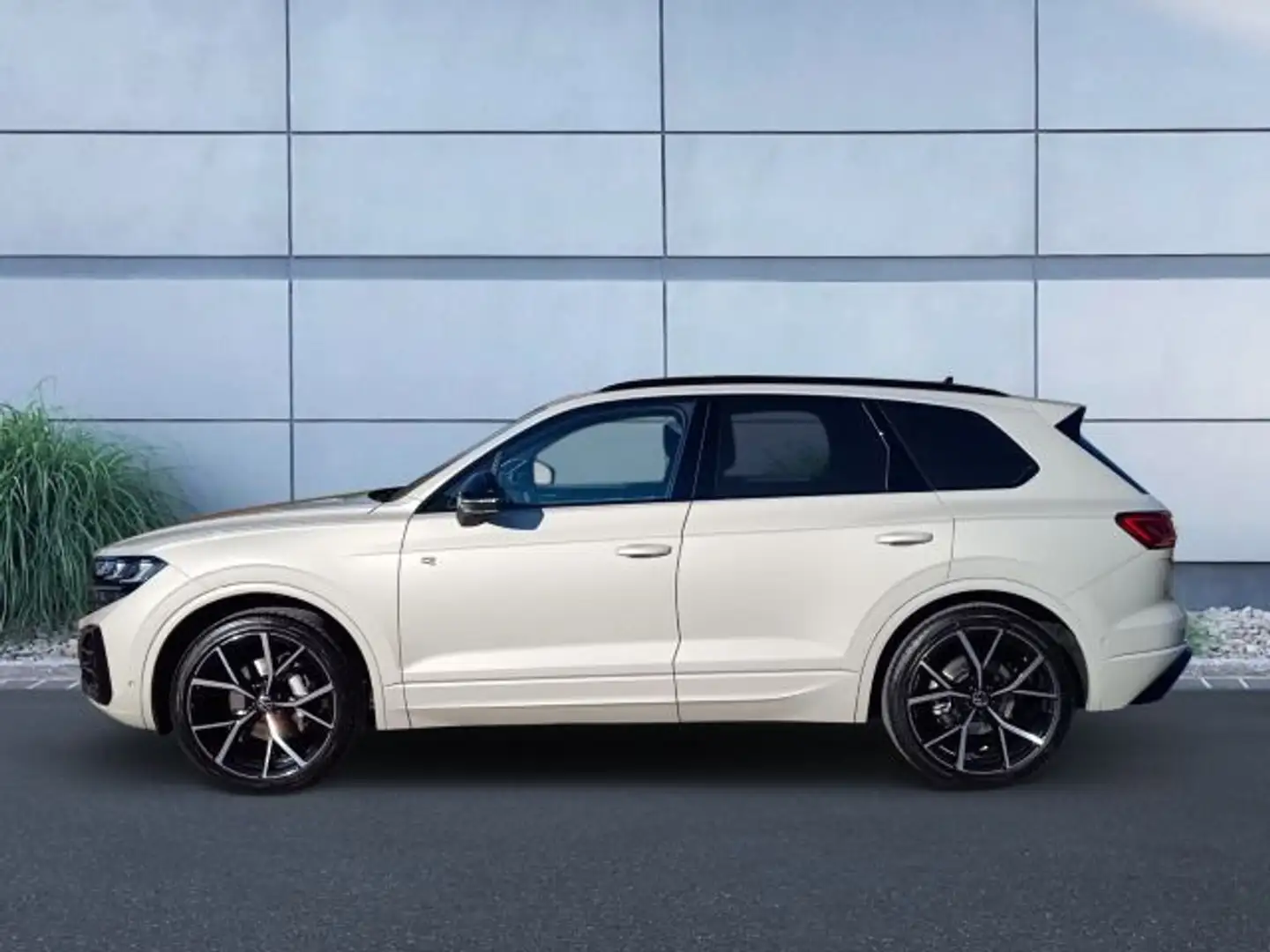 Volkswagen Touareg R-Line 3,0 l V6 TDI SCR 4MOTION 210 kW ( Beige - 2