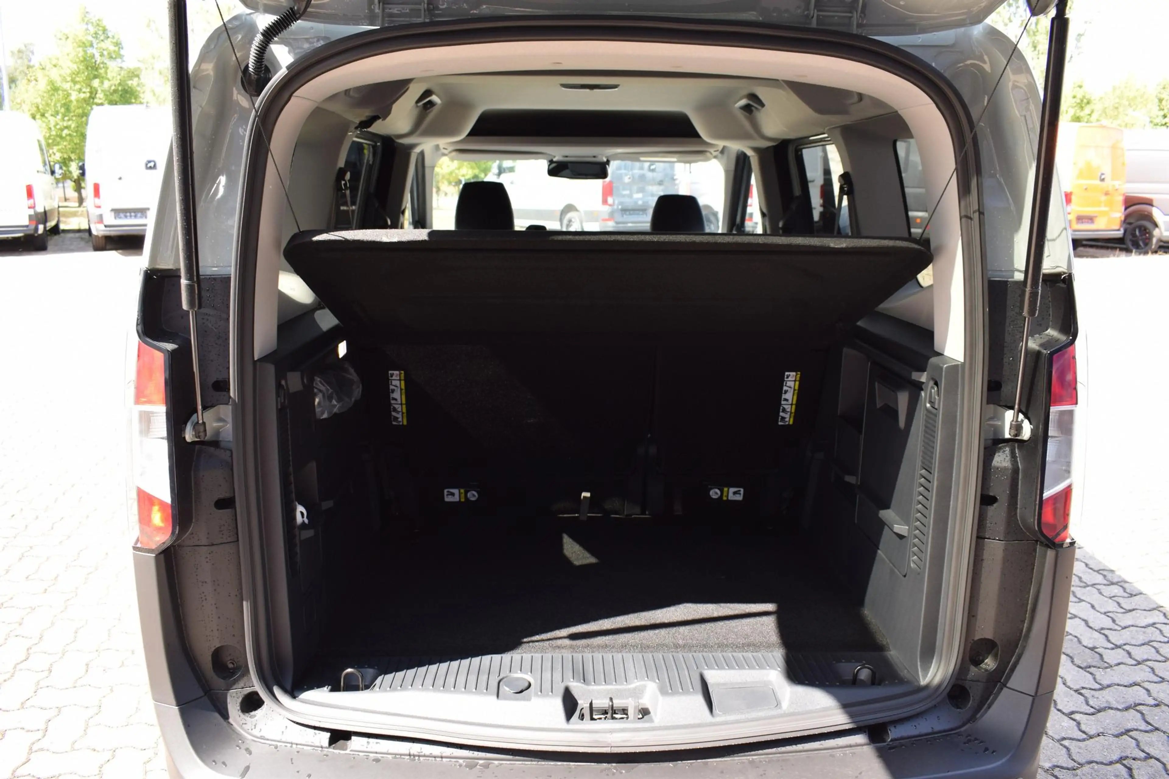 Ford Tourneo Courier Active ACC Kamera NAVI 5J. Garantie — photo 16