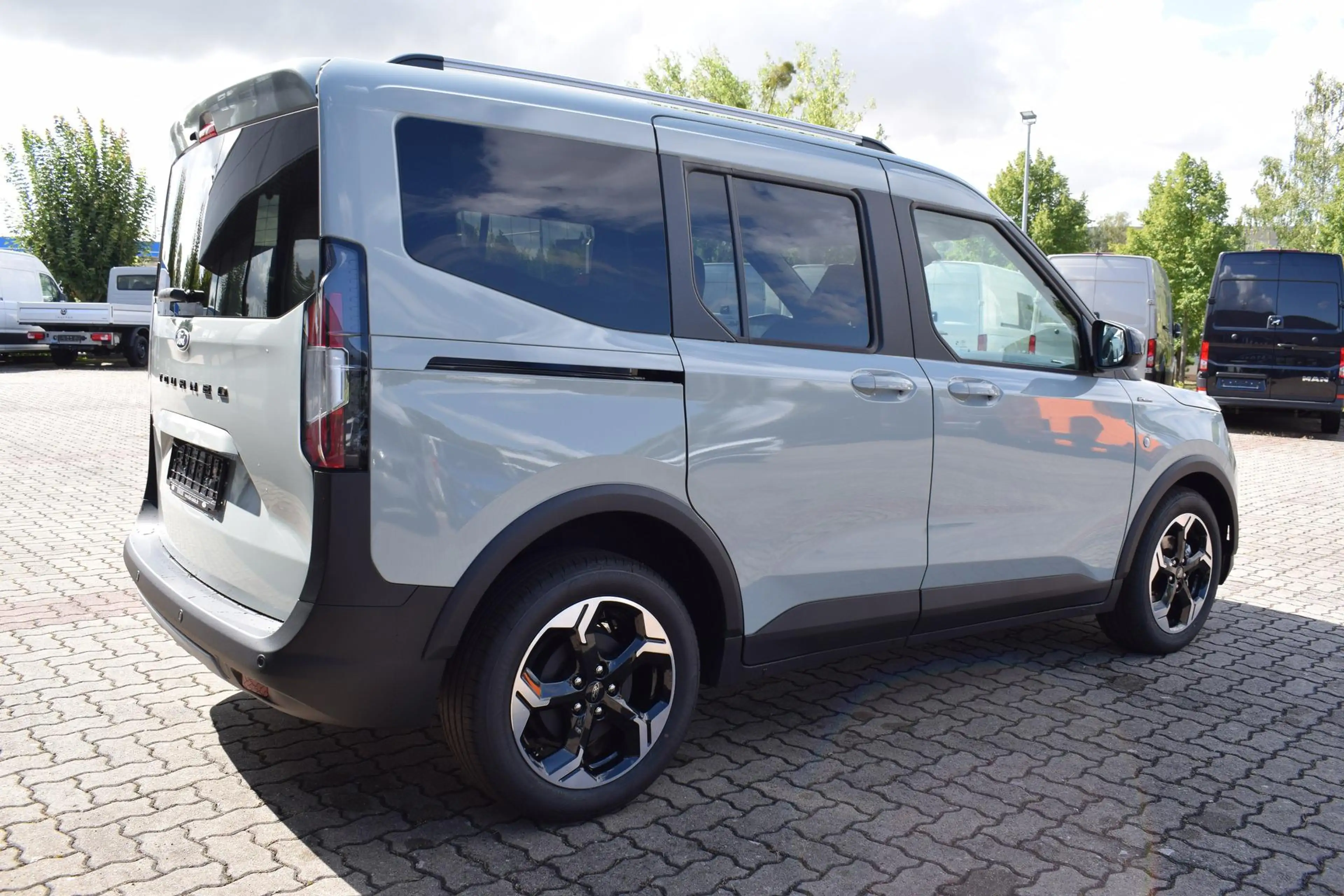 Ford Tourneo Courier Active ACC Kamera NAVI 5J. Garantie — photo 6