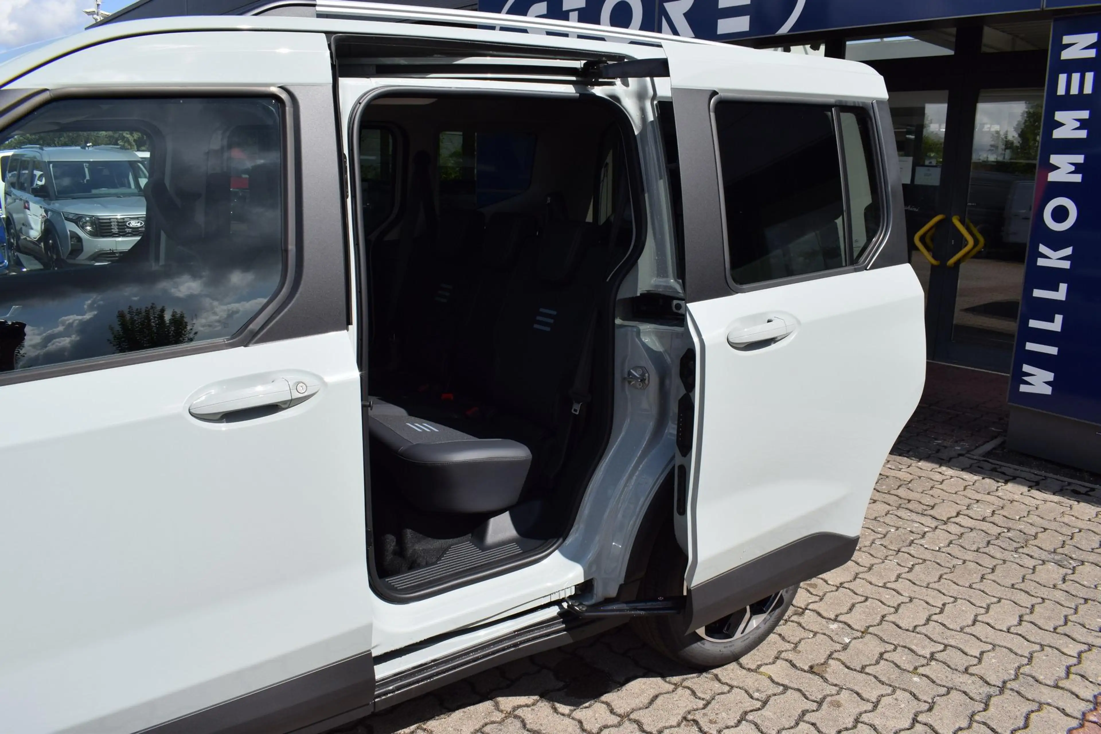 Ford Tourneo Courier Active ACC Kamera NAVI 5J. Garantie — photo 15