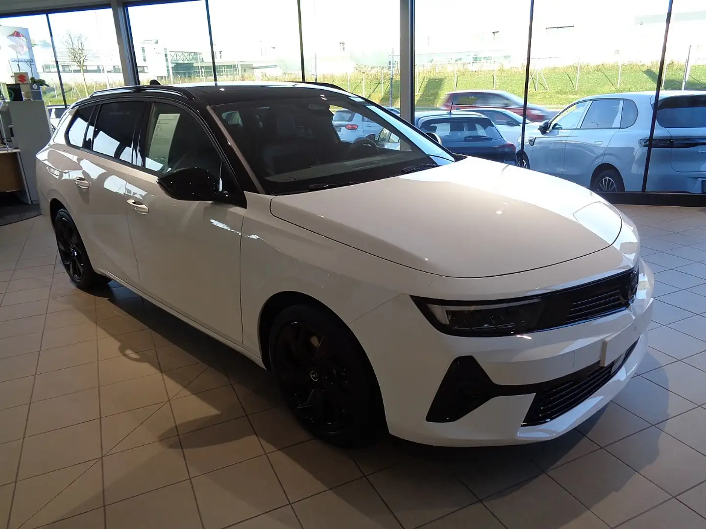 Opel Astra ST 1,2 Turbo GS Aut. Weiß - 1