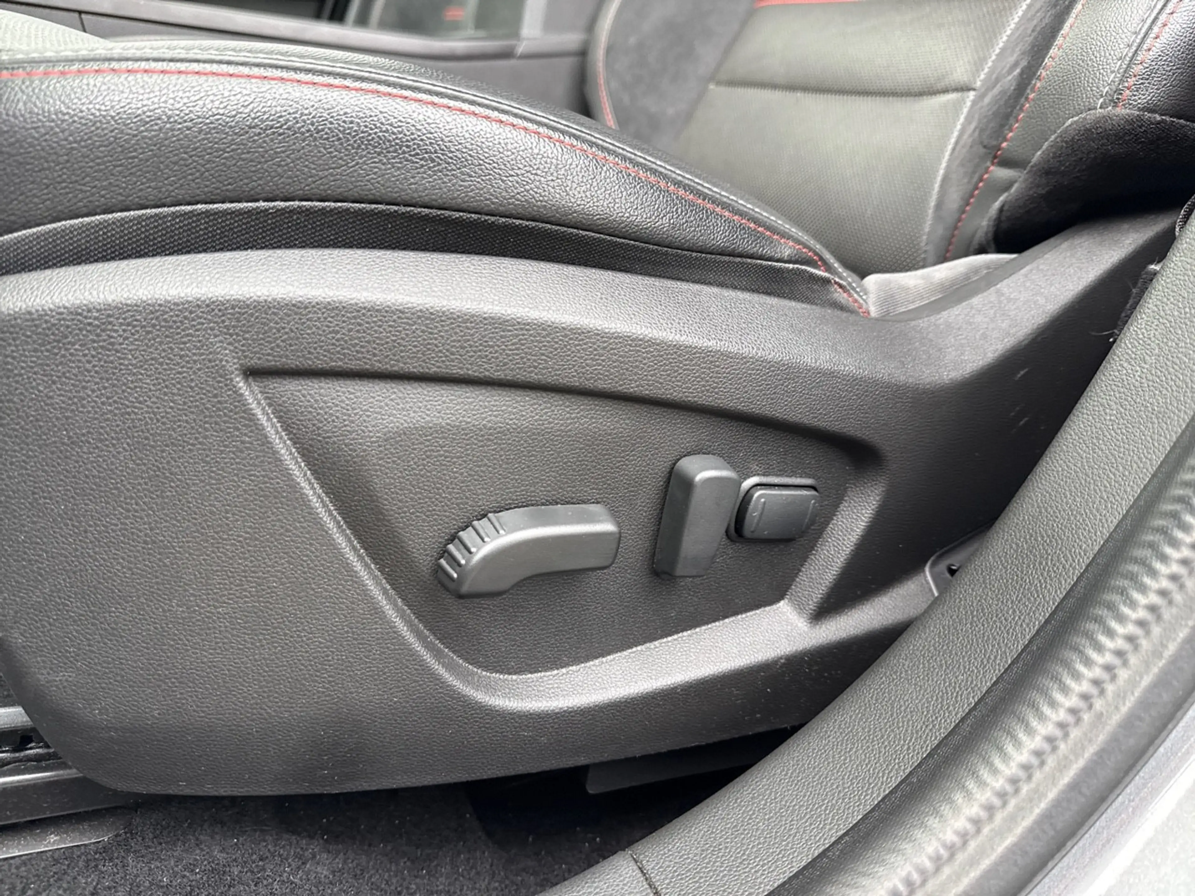 Renault Arkana 1.6 E-Tech Hybrid 145 R.S. Line 360 CAMERA / TREKH — photo 12