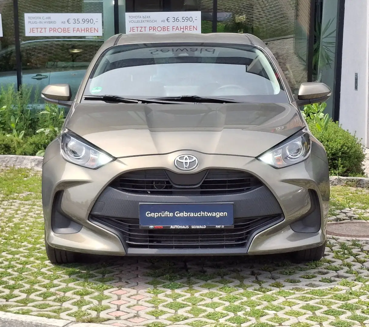 Toyota Yaris 1,0 VVT-i Active Bronce - 2
