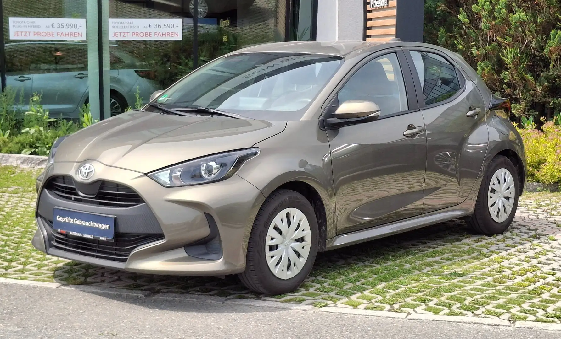 Toyota Yaris 1,0 VVT-i Active Bronce - 1