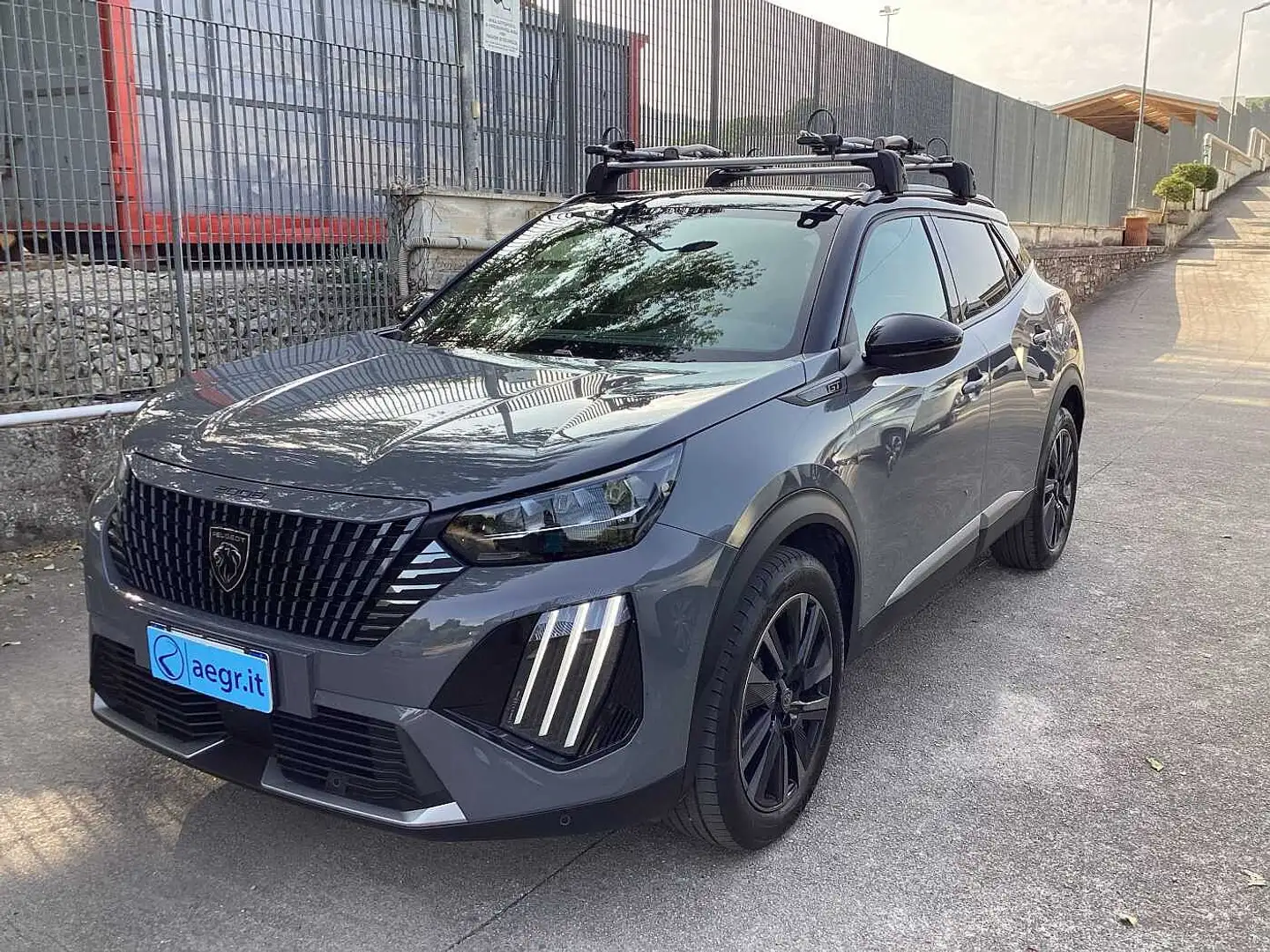 Peugeot 2008 2ª serie Hybrid 136 e-DCS6 GT Grigio - 1