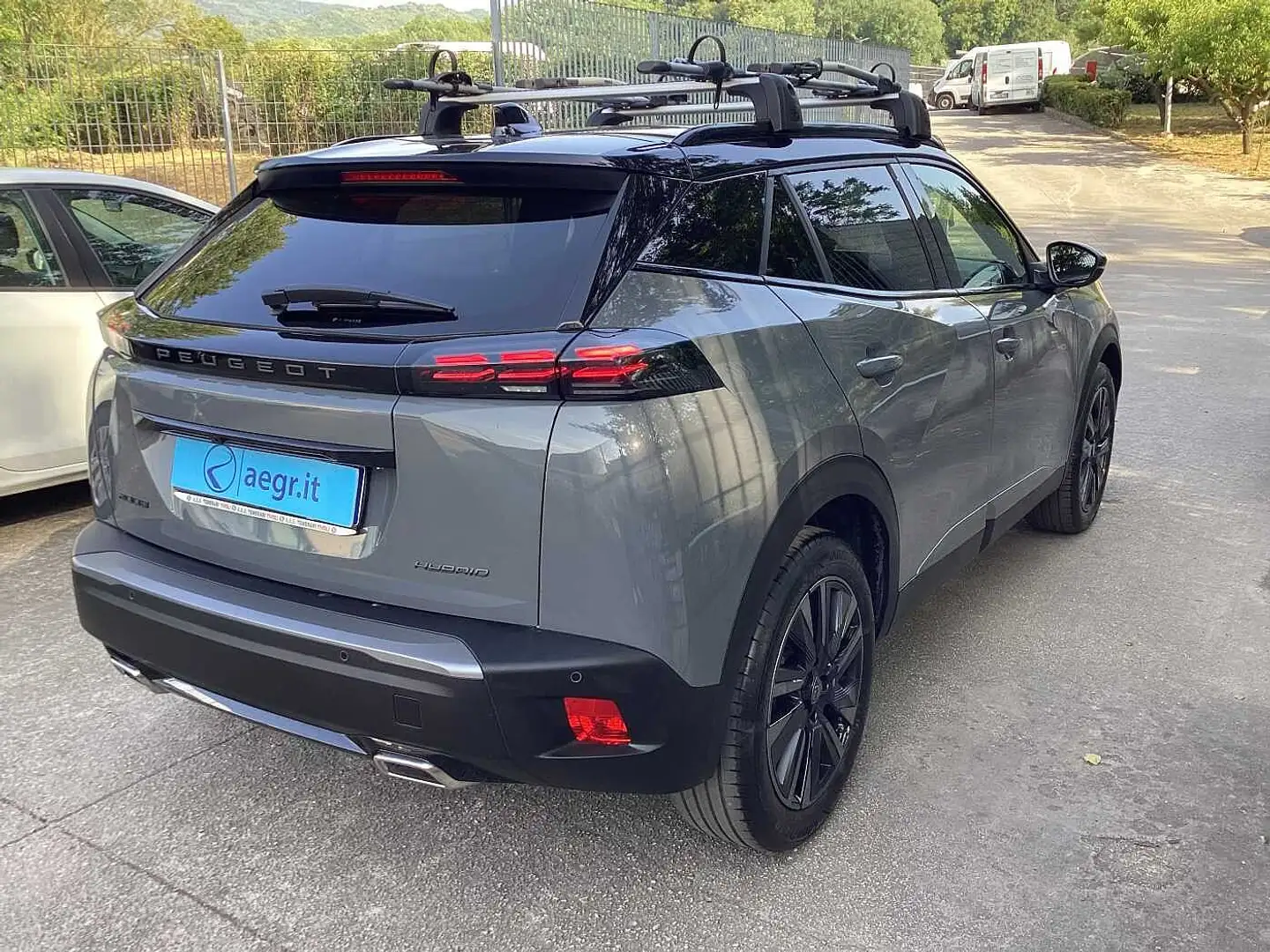 Peugeot 2008 2ª serie Hybrid 136 e-DCS6 GT Grigio - 2