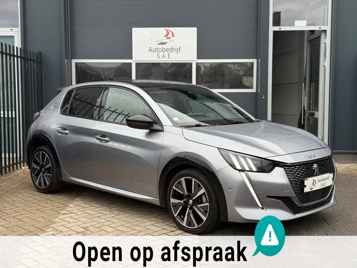 Peugeot 208 1.2 PureTech GT-Line CARPLAY PANO COCKPIT CAMERA Grijs - 2