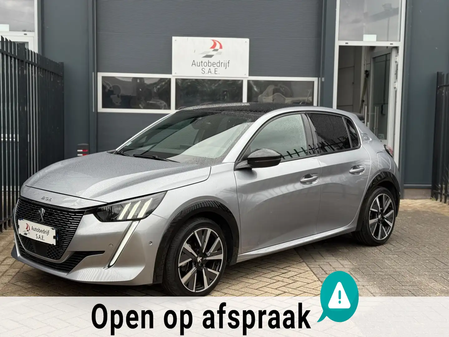 Peugeot 208 1.2 PureTech GT-Line CARPLAY PANO COCKPIT CAMERA Grijs - 1