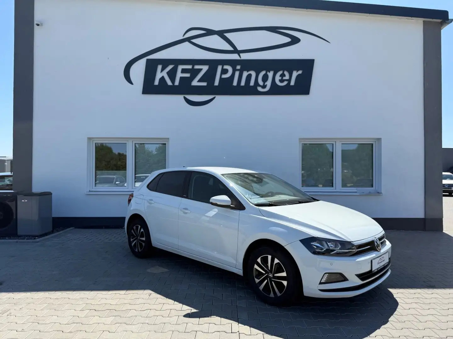 Volkswagen Polo VI United White - 1