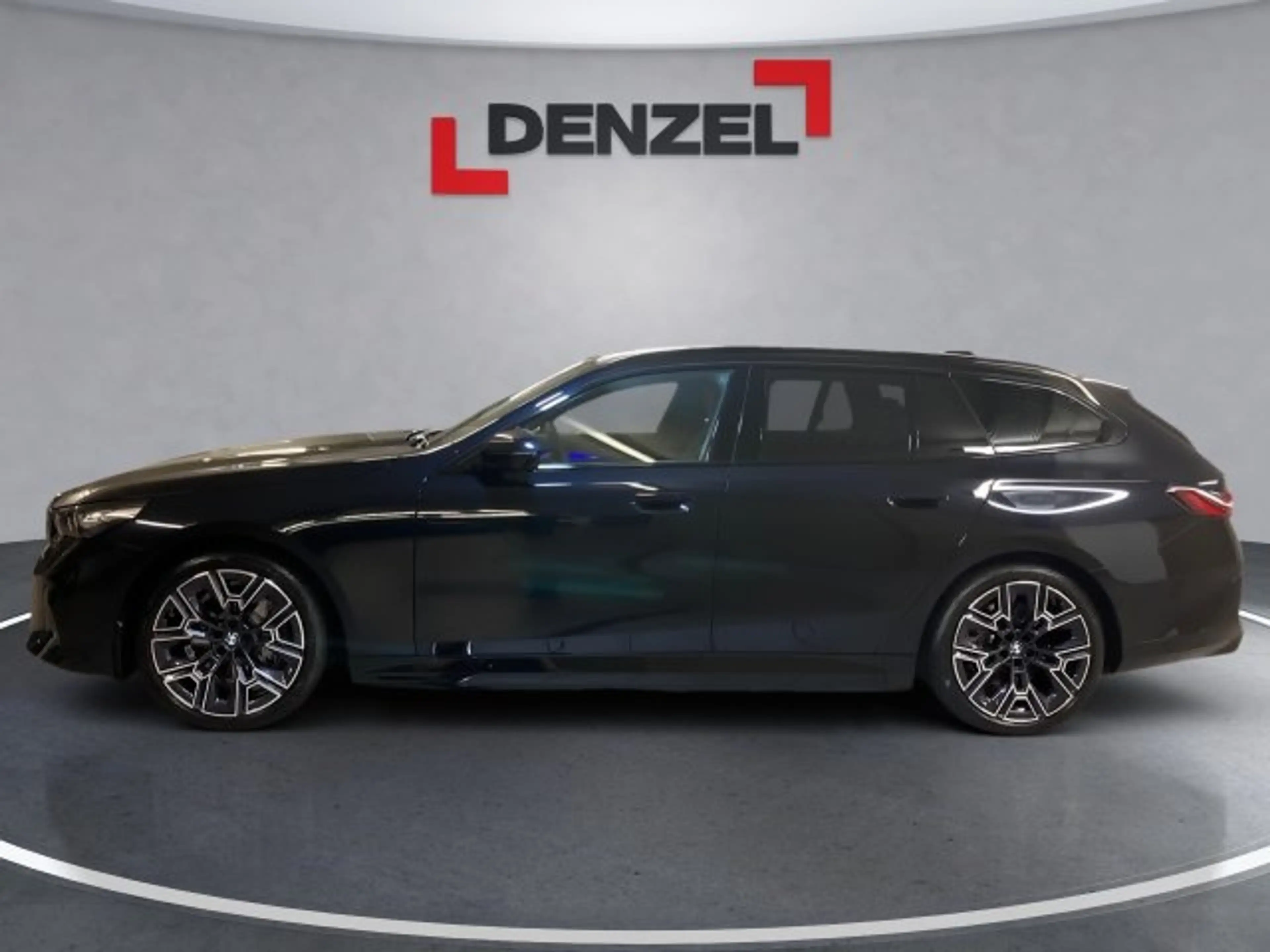 BMW i5 xDrive40 Touring — photo 8