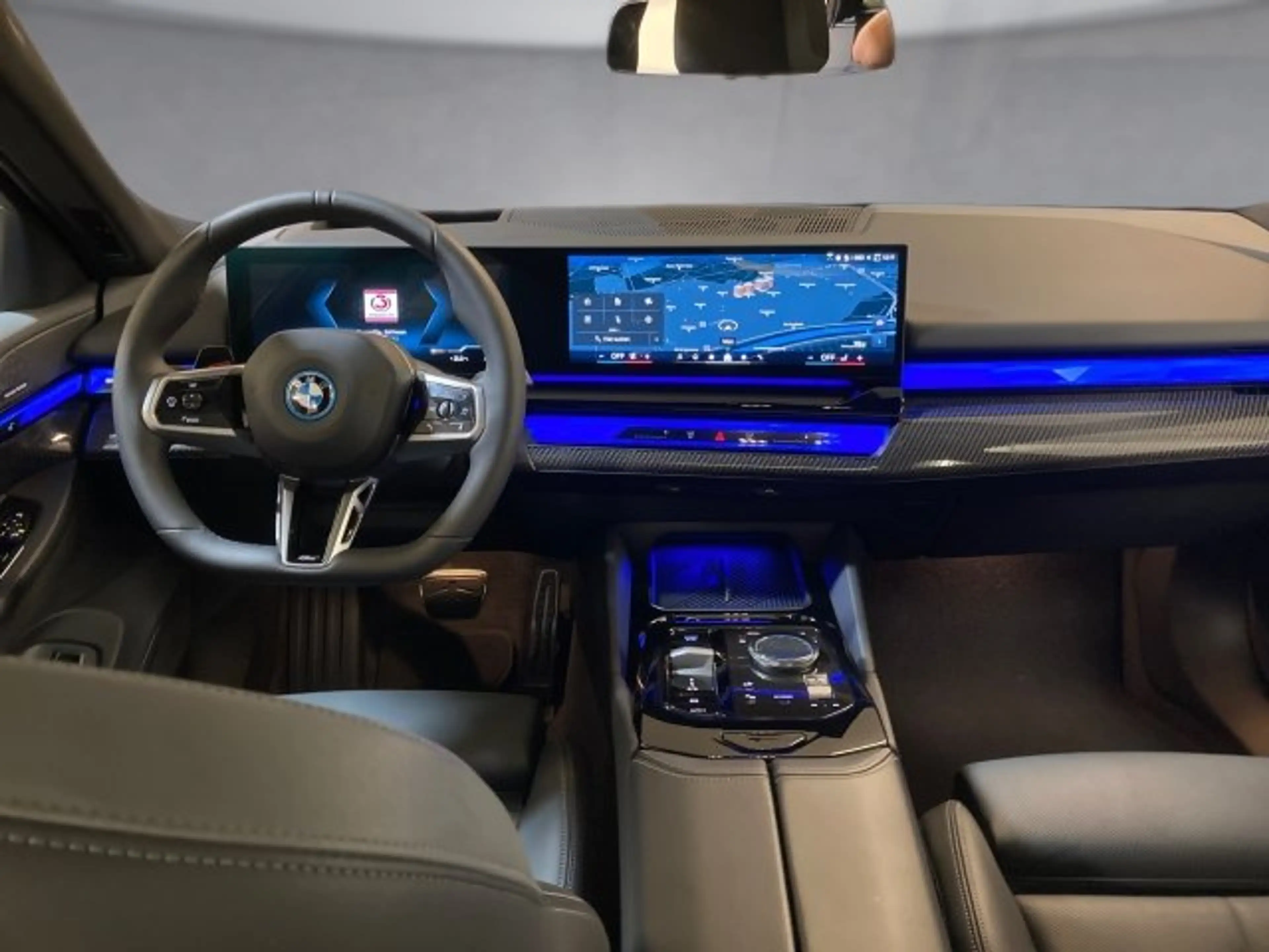 BMW i5 xDrive40 Touring — photo 15