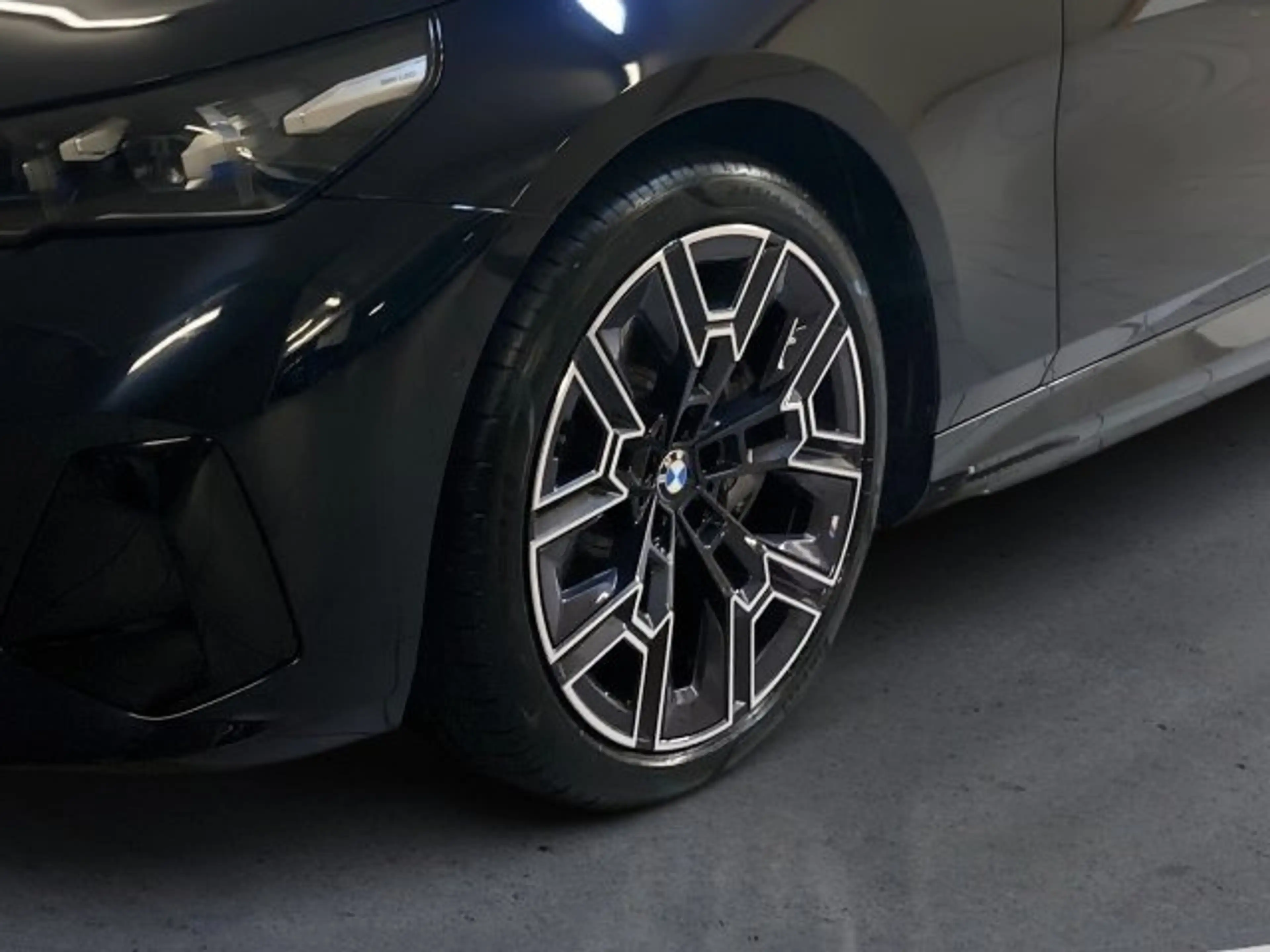 BMW i5 xDrive40 Touring — photo 14