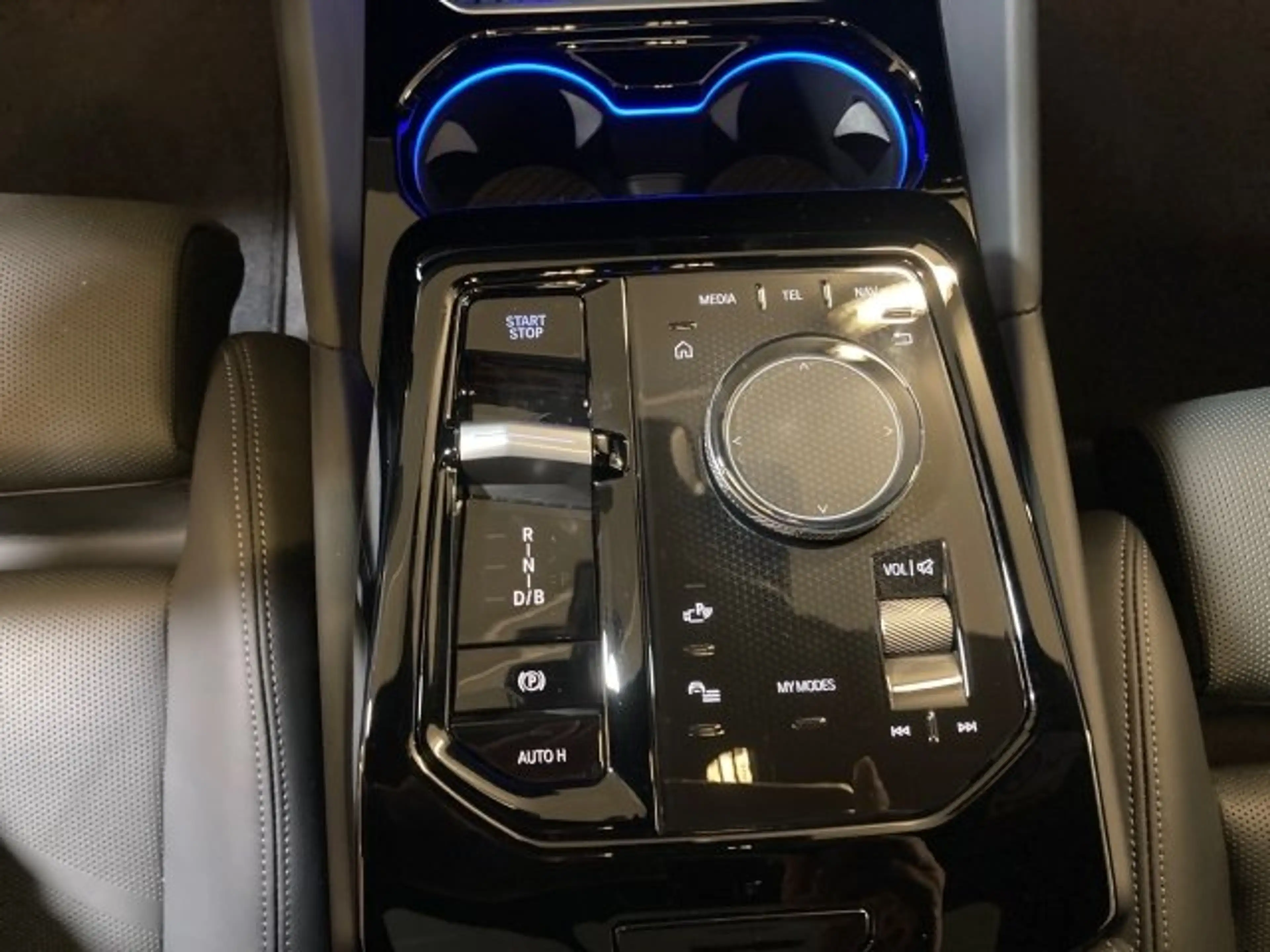 BMW i5 xDrive40 Touring — photo 7