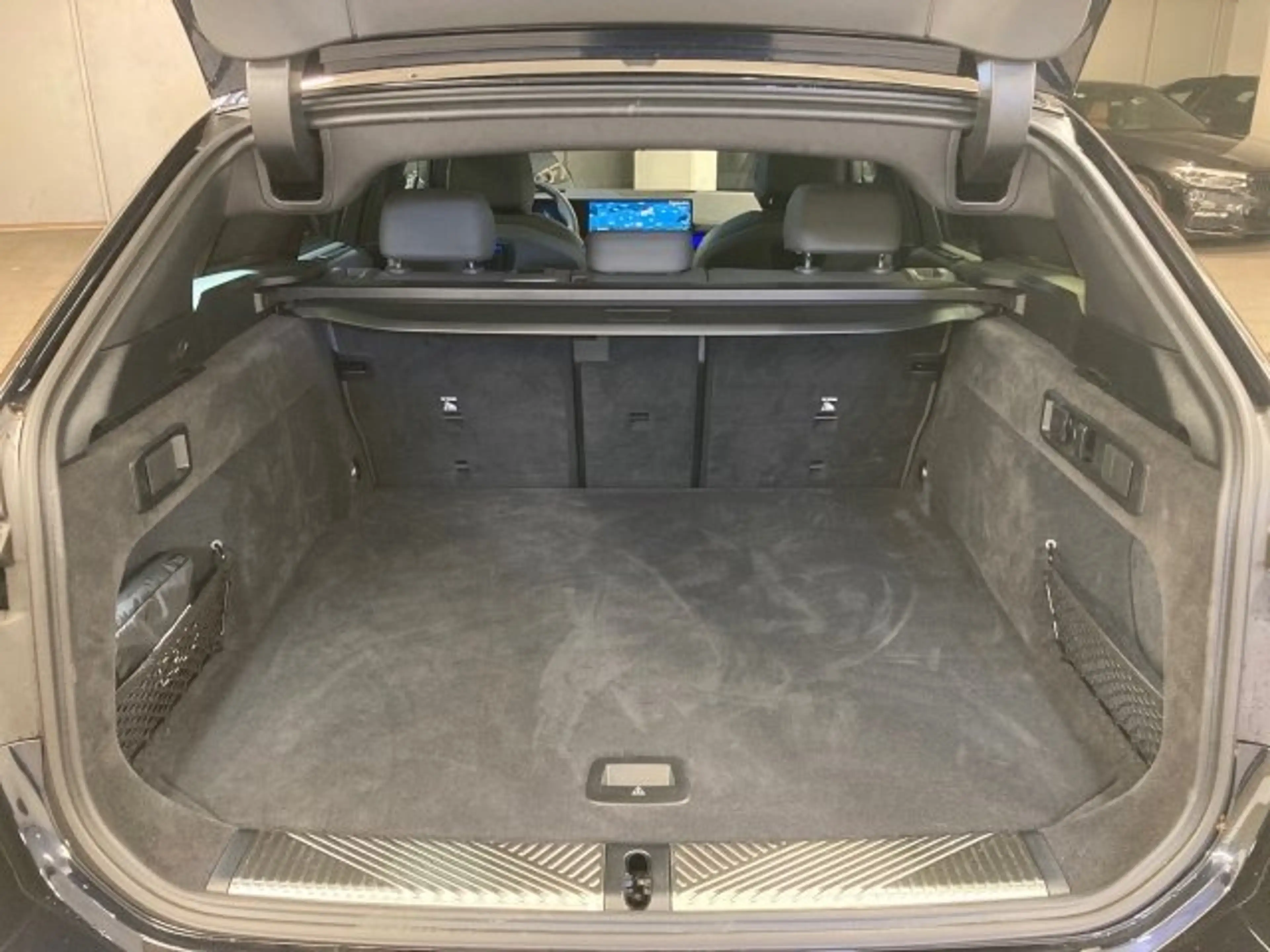 BMW i5 xDrive40 Touring — photo 5