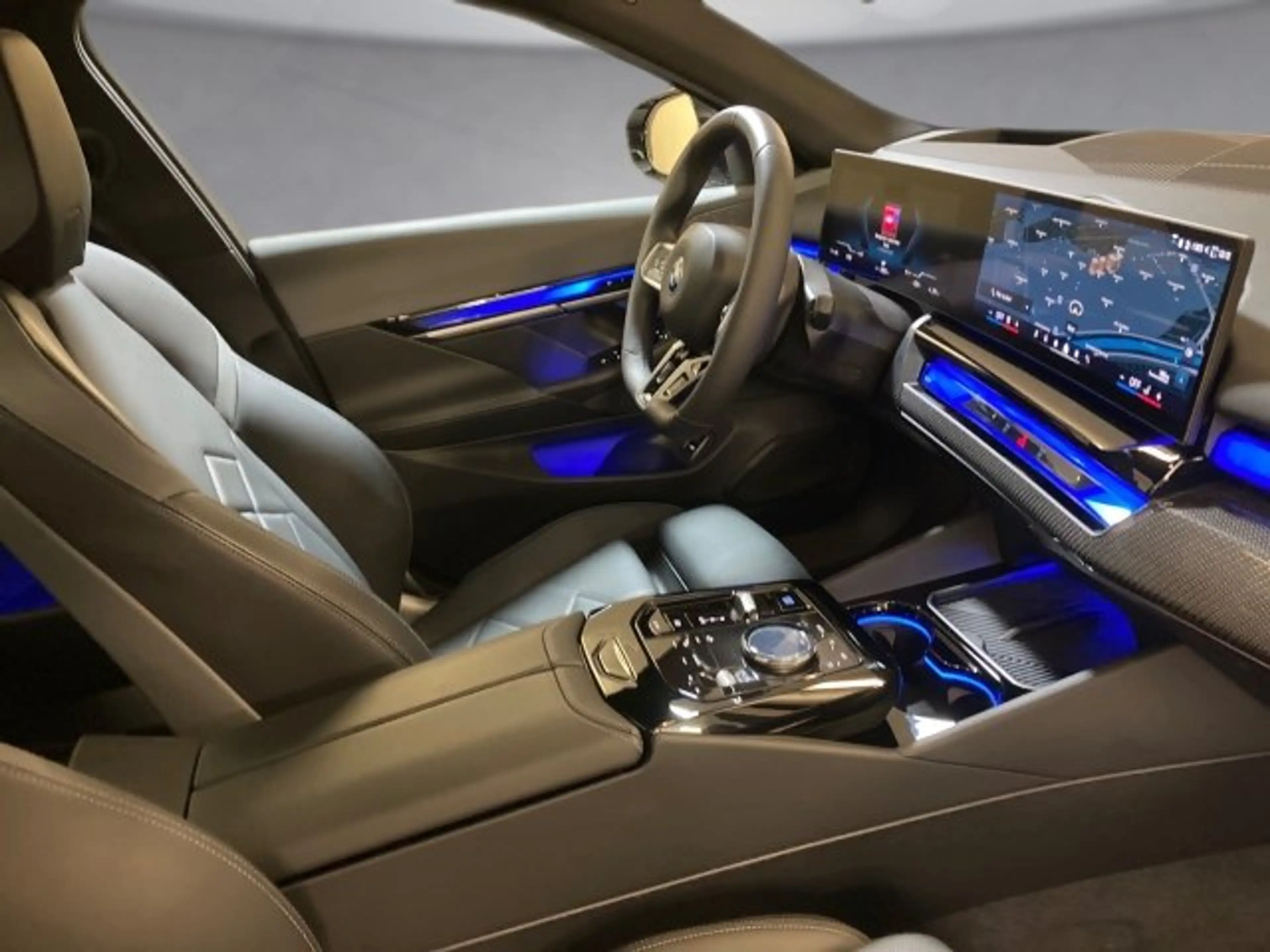 BMW i5 xDrive40 Touring — photo 3