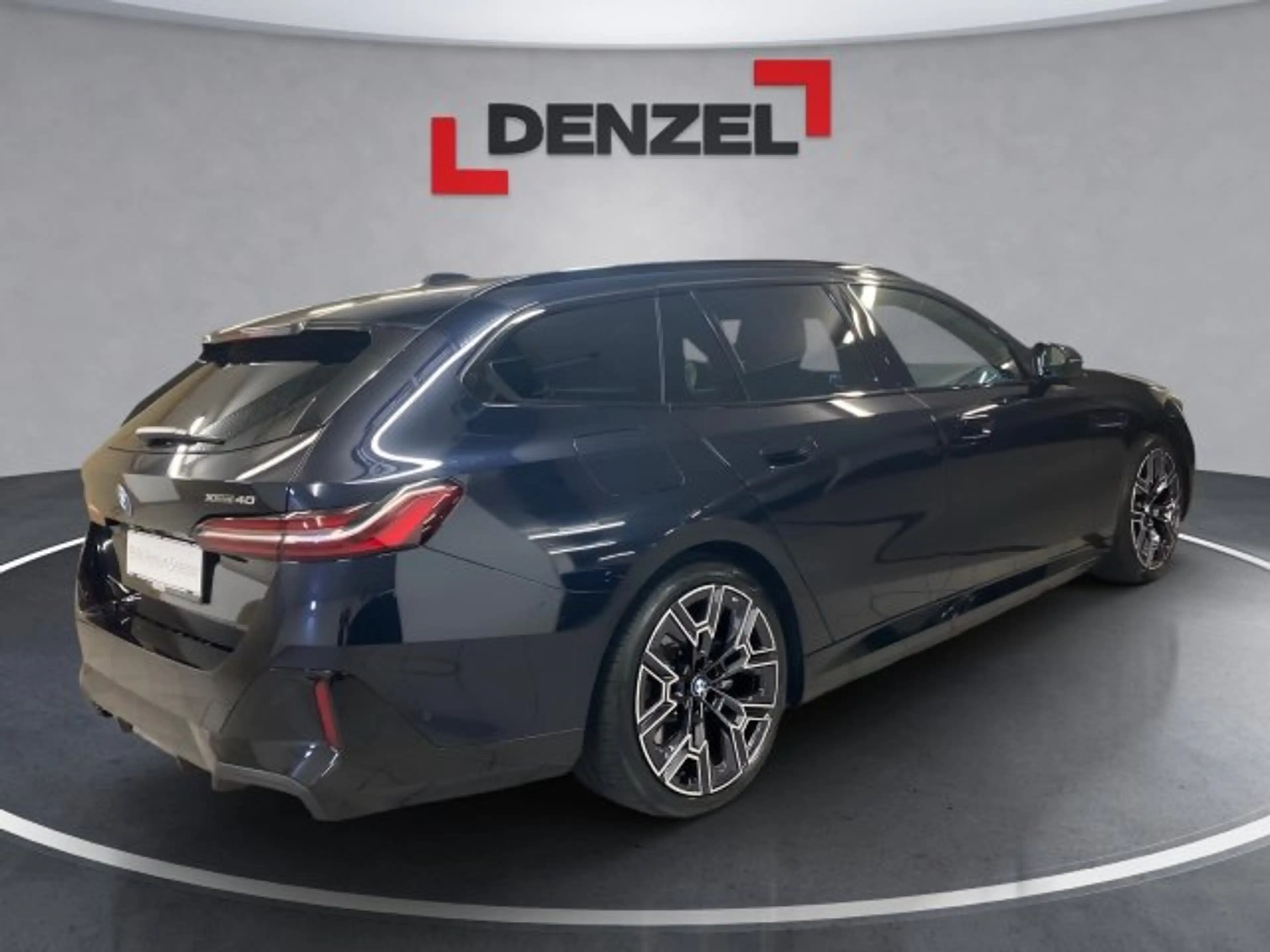 BMW i5 xDrive40 Touring — photo 10
