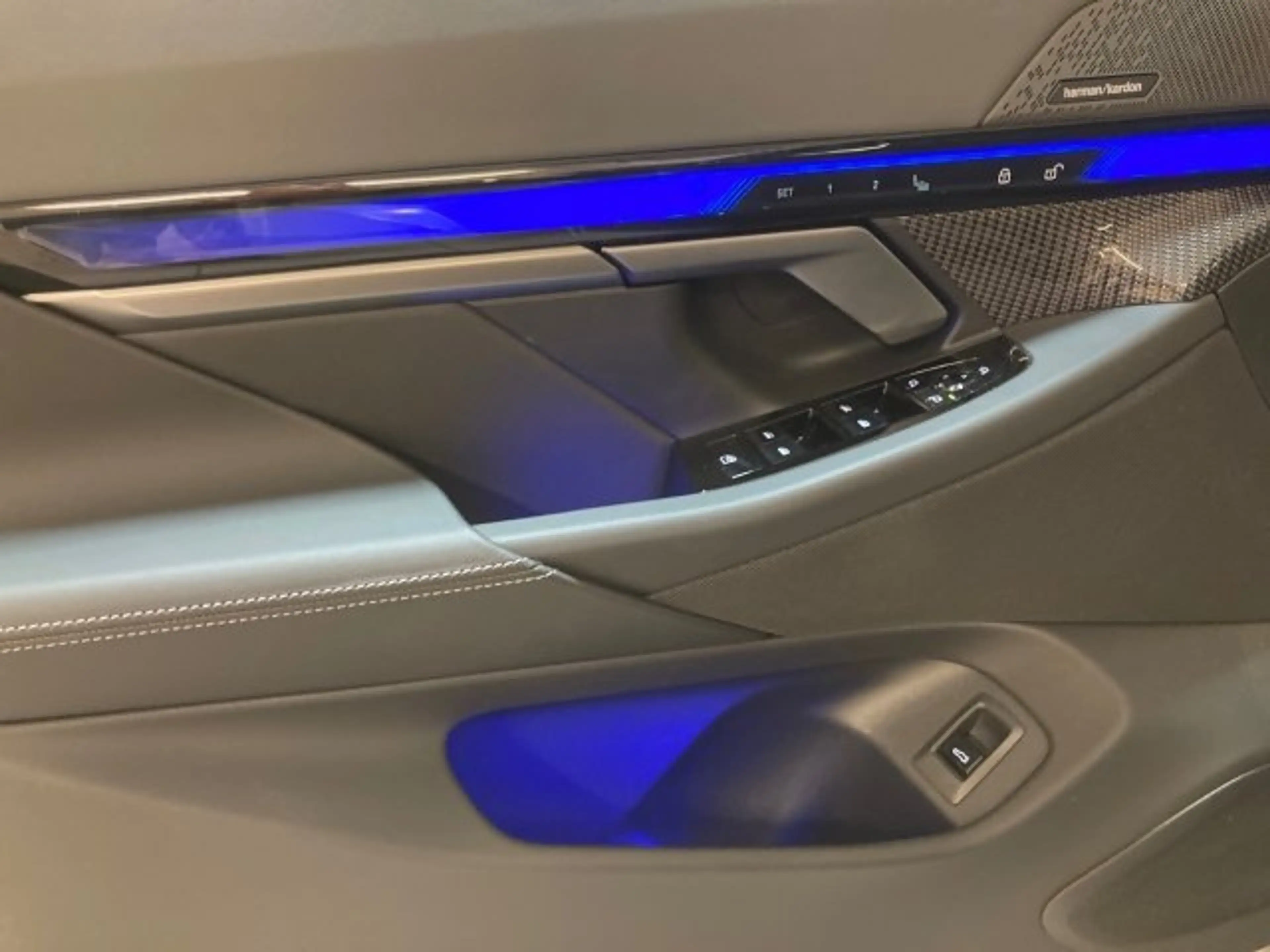 BMW i5 xDrive40 Touring — photo 6