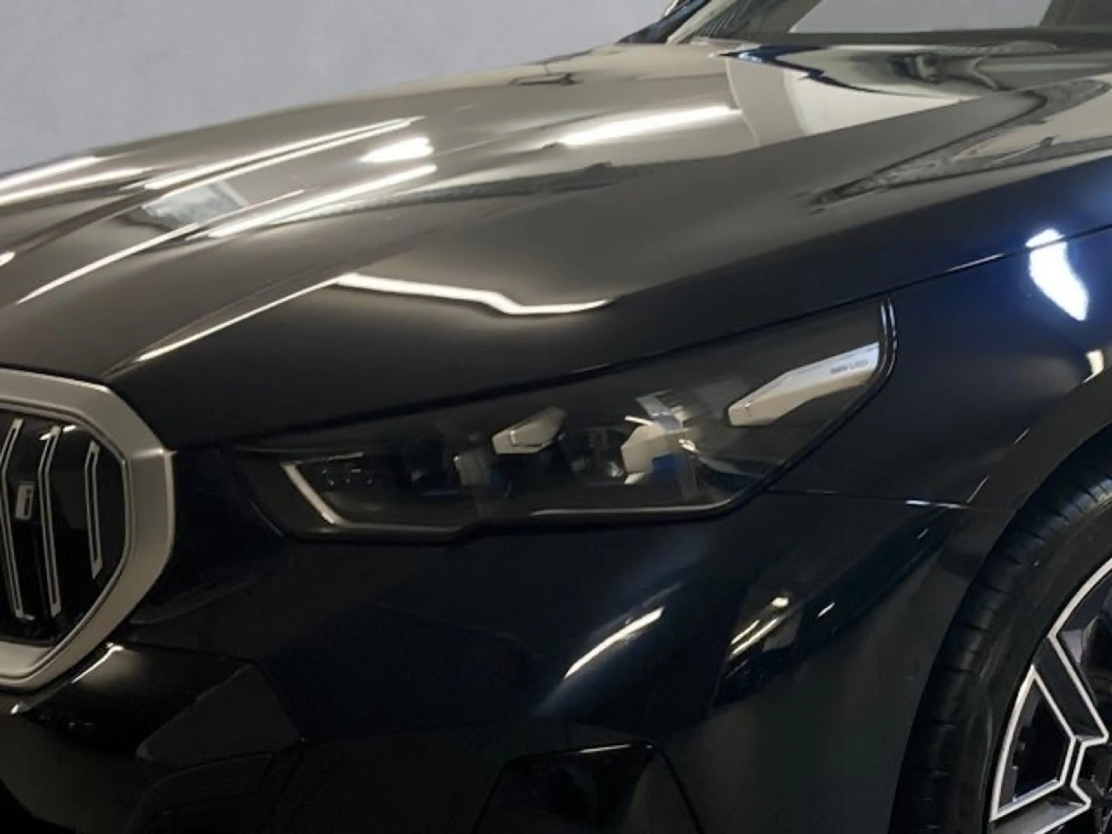 BMW i5 xDrive40 Touring — photo 13