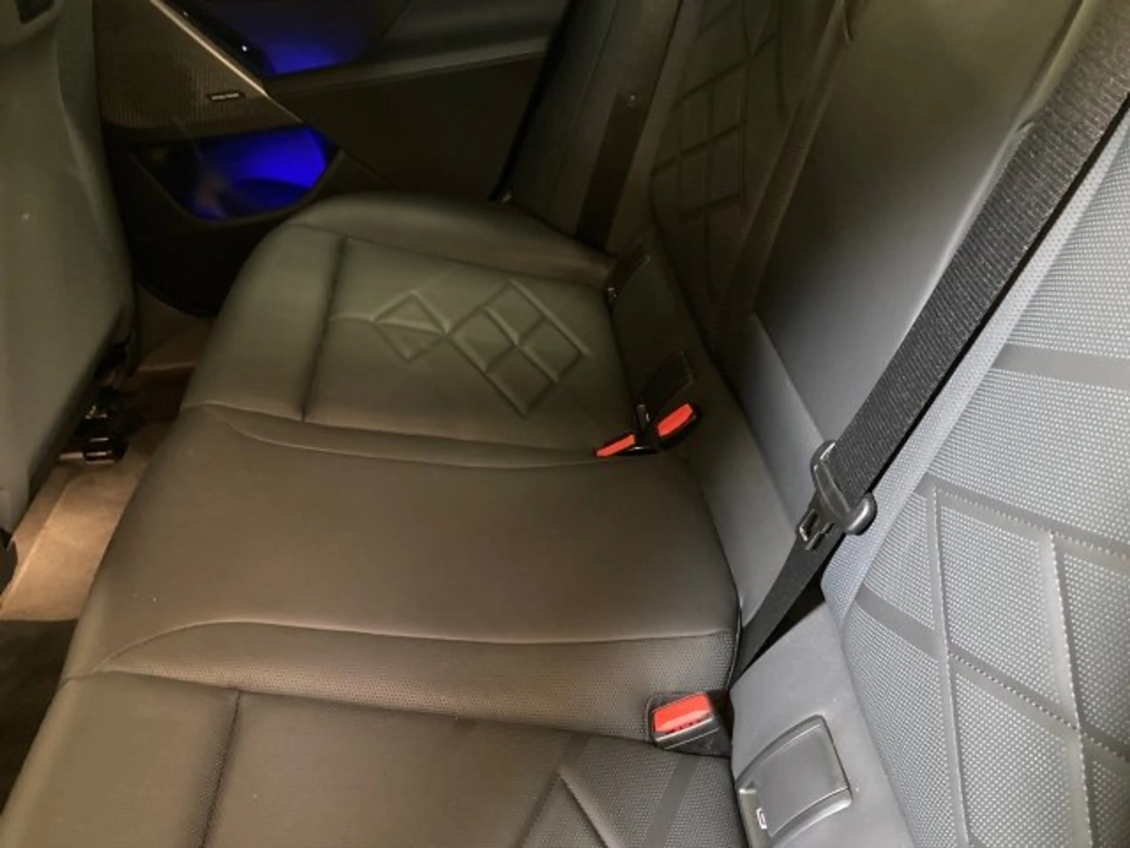 BMW i5 xDrive40 Touring — photo 4