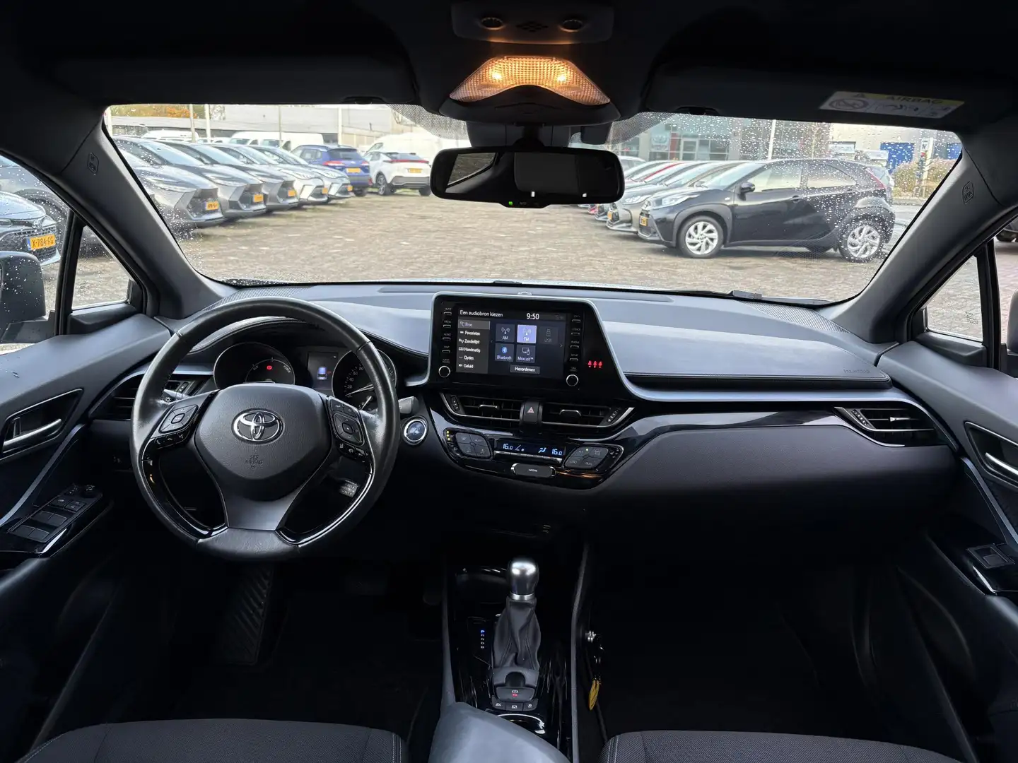Toyota C-HR 1.8 Hybrid Bi-Tone | Stuurverwarming | Achteruitri Grijs - 2