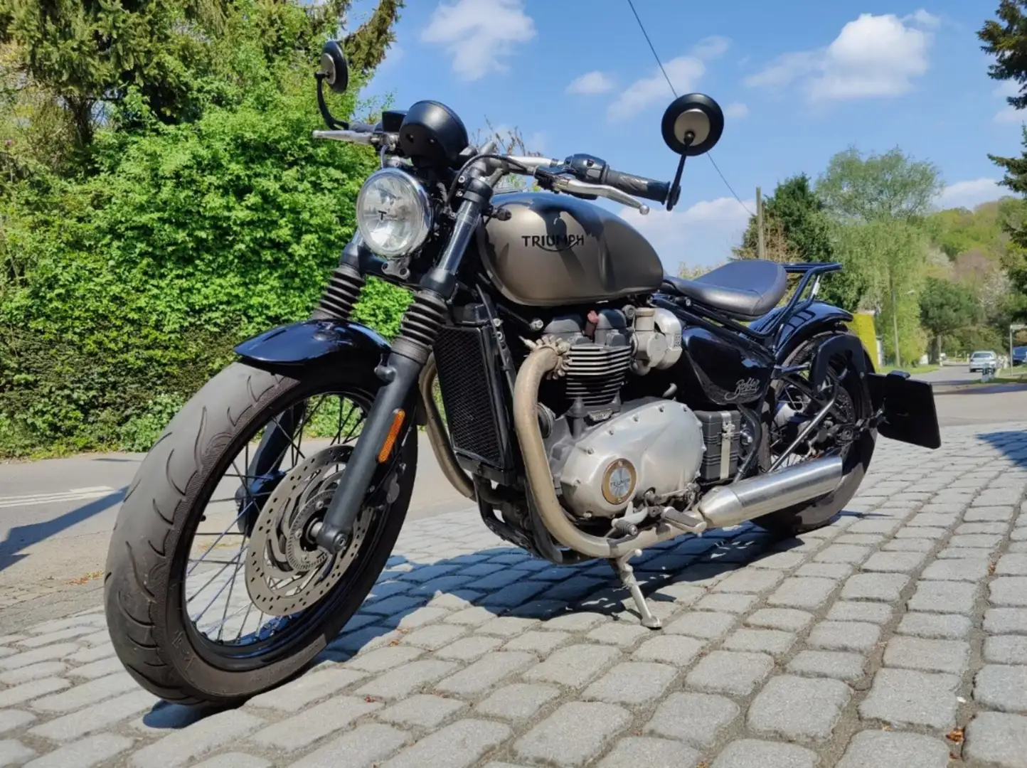 Triumph Bonneville Bobber Verde - 1