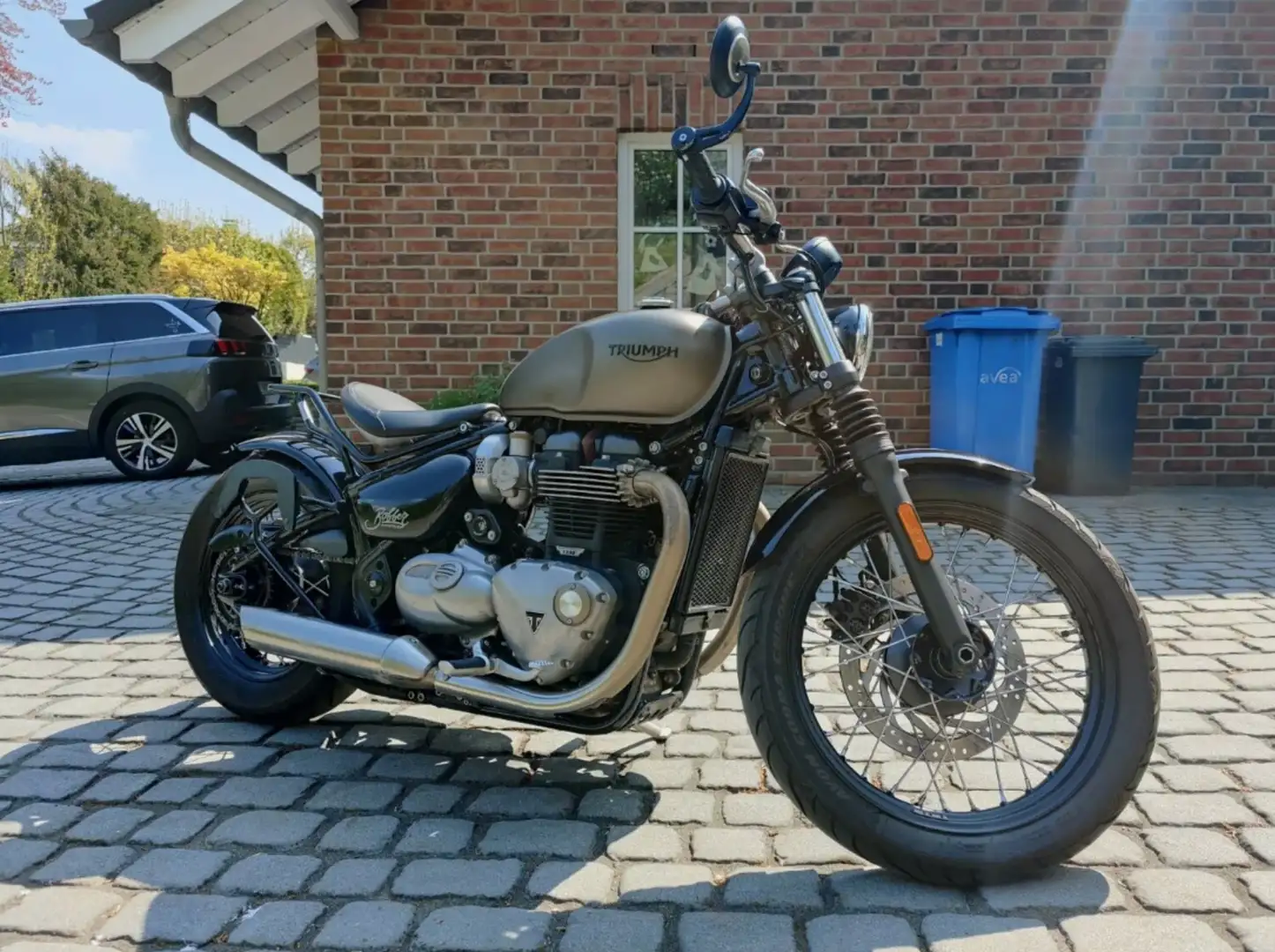 Triumph Bonneville Bobber Verde - 2