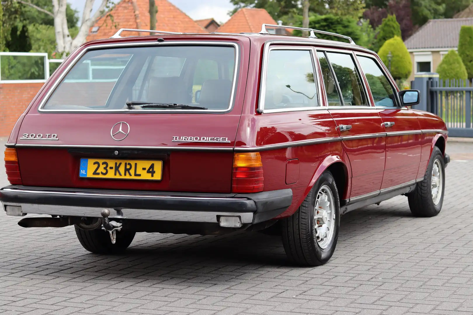 Mercedes-Benz 300 Turbo Diesel Rood - 2