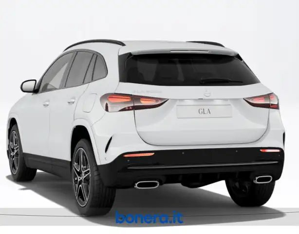Mercedes-Benz Gla Class view 4