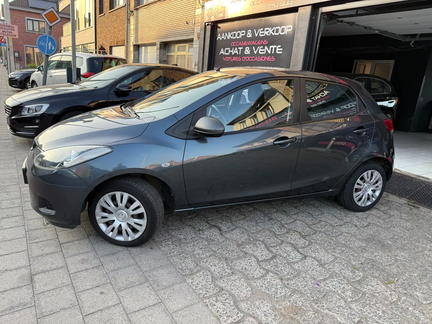 Mazda 2 2 1.4 CDVi *airco*Garantie 1an**68.000kml** Grijs - 1