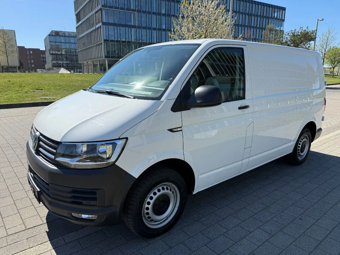 Volkswagen T6 Transporter Kombi Kasten + DSG + APP Connect Weiß - 1