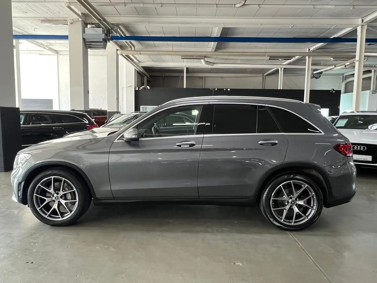Mercedes-Benz GLC 300 d 4M 9GT 3X AMG LINE PANO HUD MBUX 20ALU Grau - 2