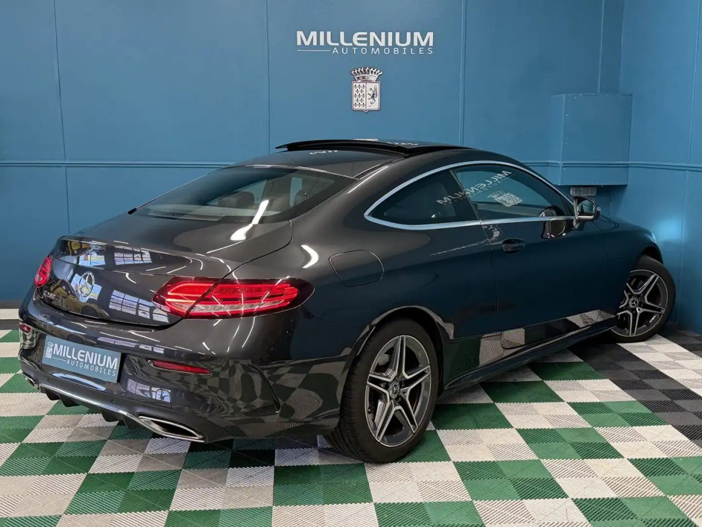 Mercedes-Benz C 200 200 184CH AMG LINE 9G TRONIC Grau - 2