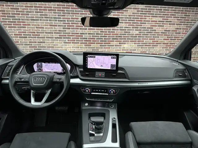 Audi Q5 view 11