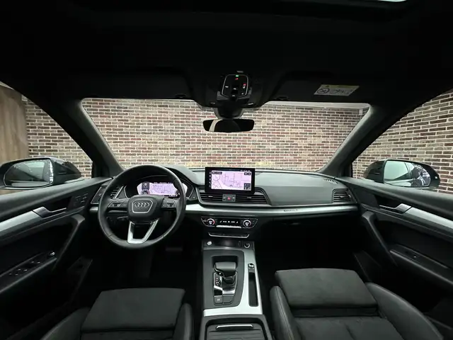 Audi Q5 view 9