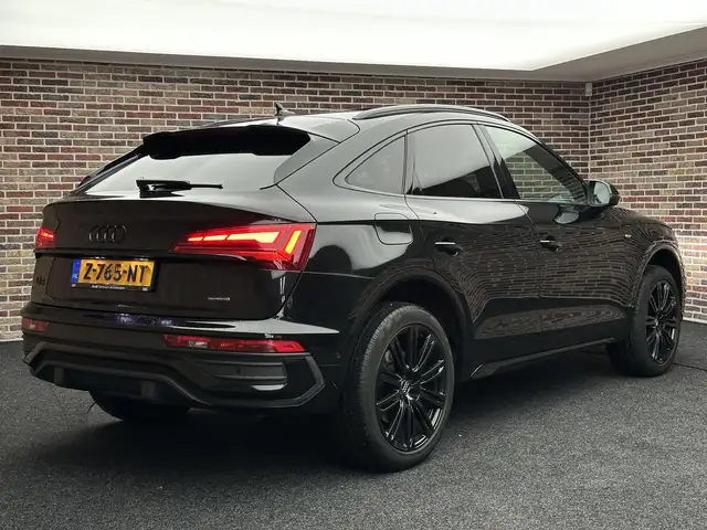 Audi Q5 view 2