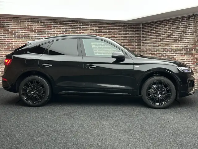 Audi Q5 view 4
