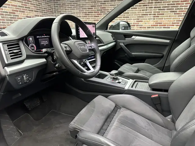 Audi Q5 view 3