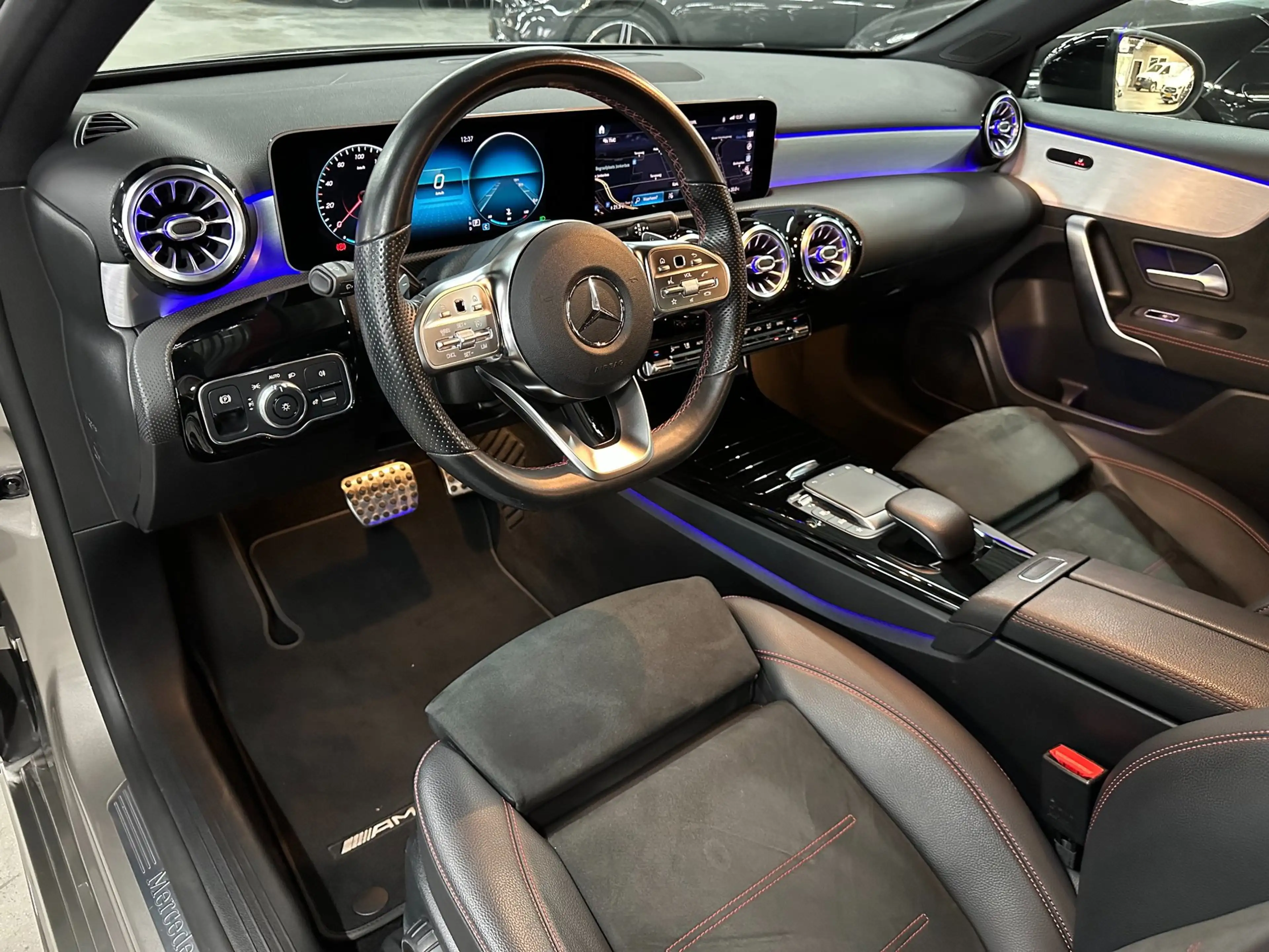 Mercedes-Benz A 180 Business Solution AMG, Widesceen, Sfeerverlichting — photo 13