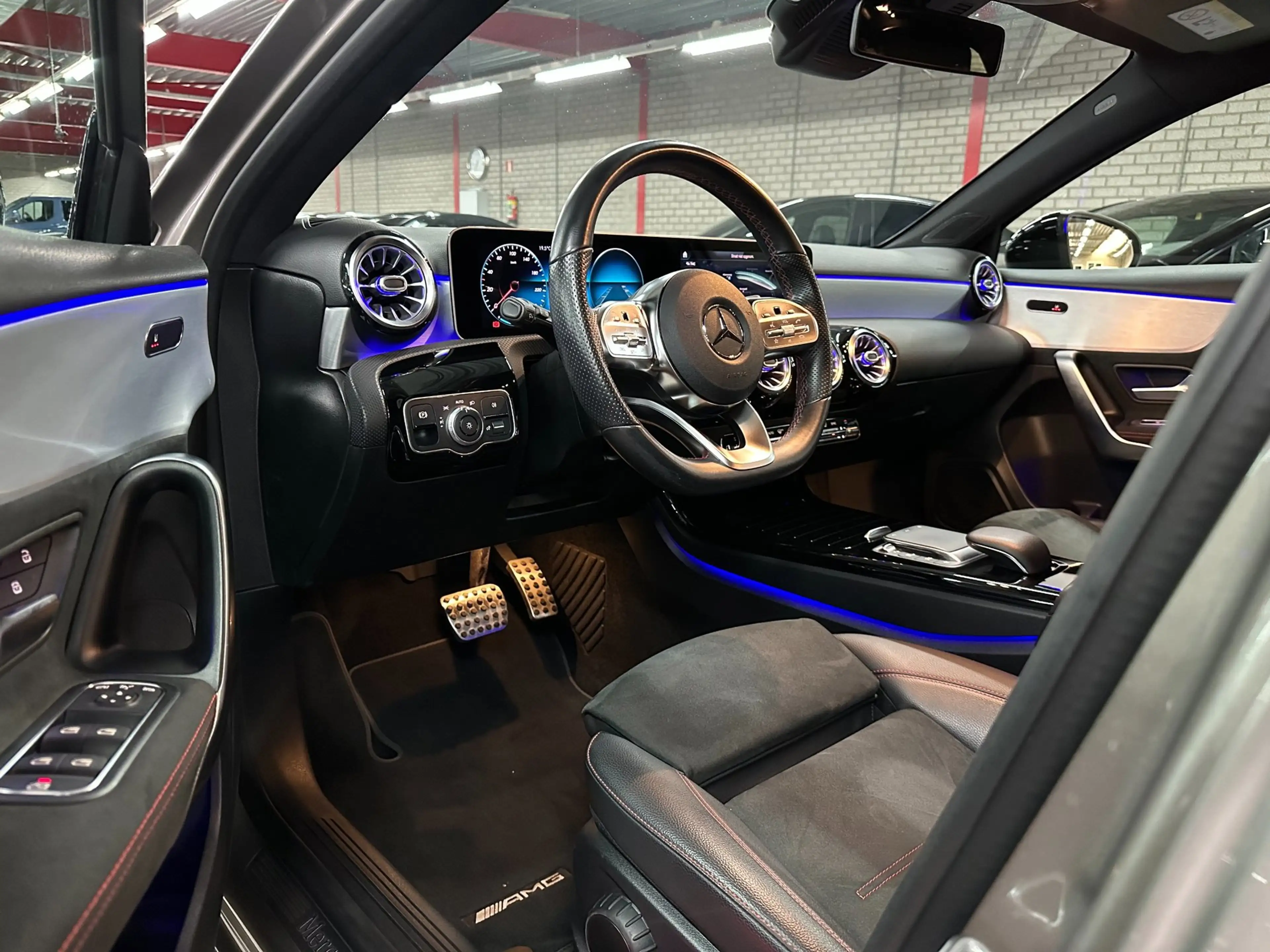 Mercedes-Benz A 180 Business Solution AMG, Widesceen, Sfeerverlichting — photo 9