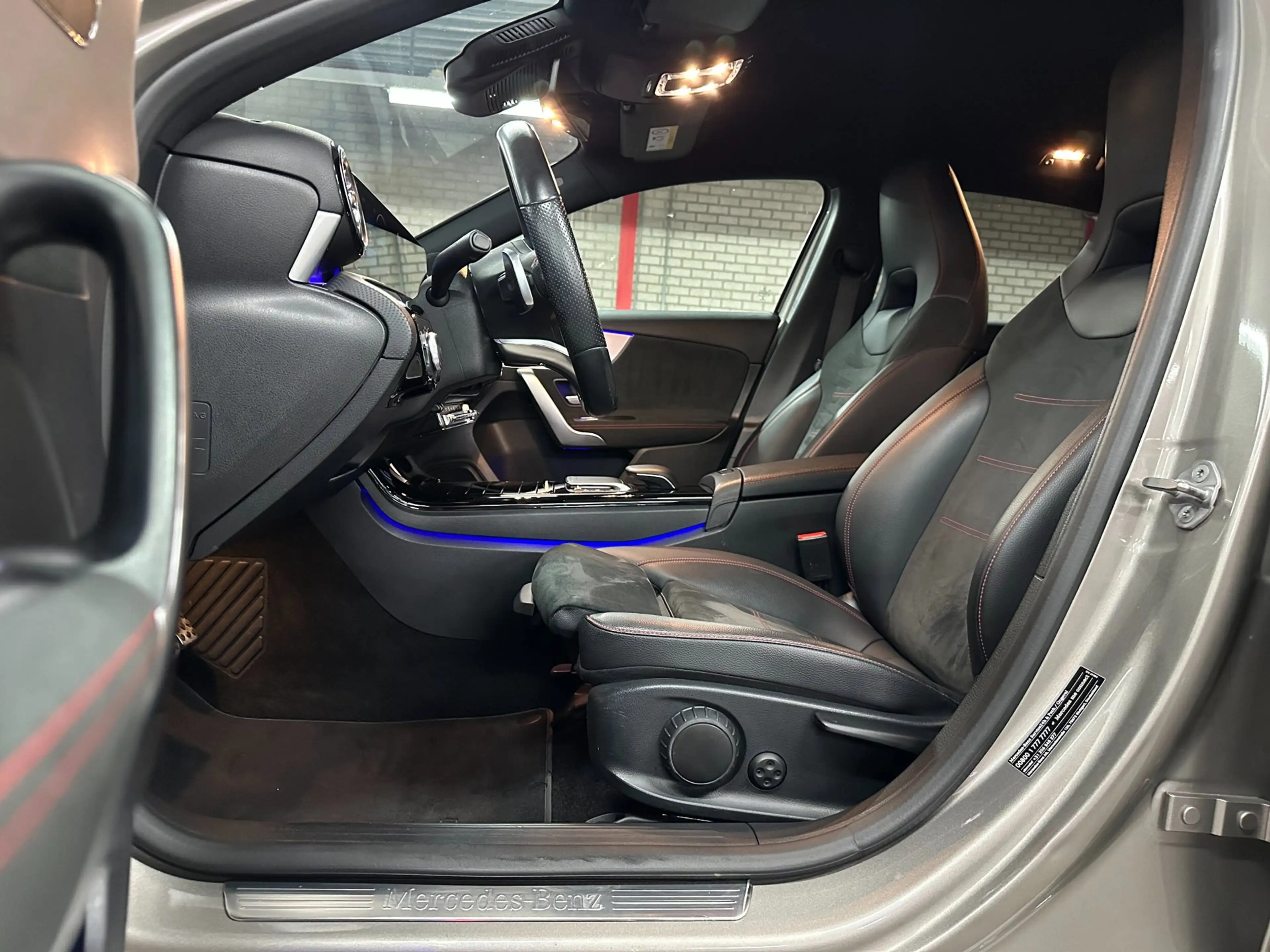 Mercedes-Benz A 180 Business Solution AMG, Widesceen, Sfeerverlichting — photo 12