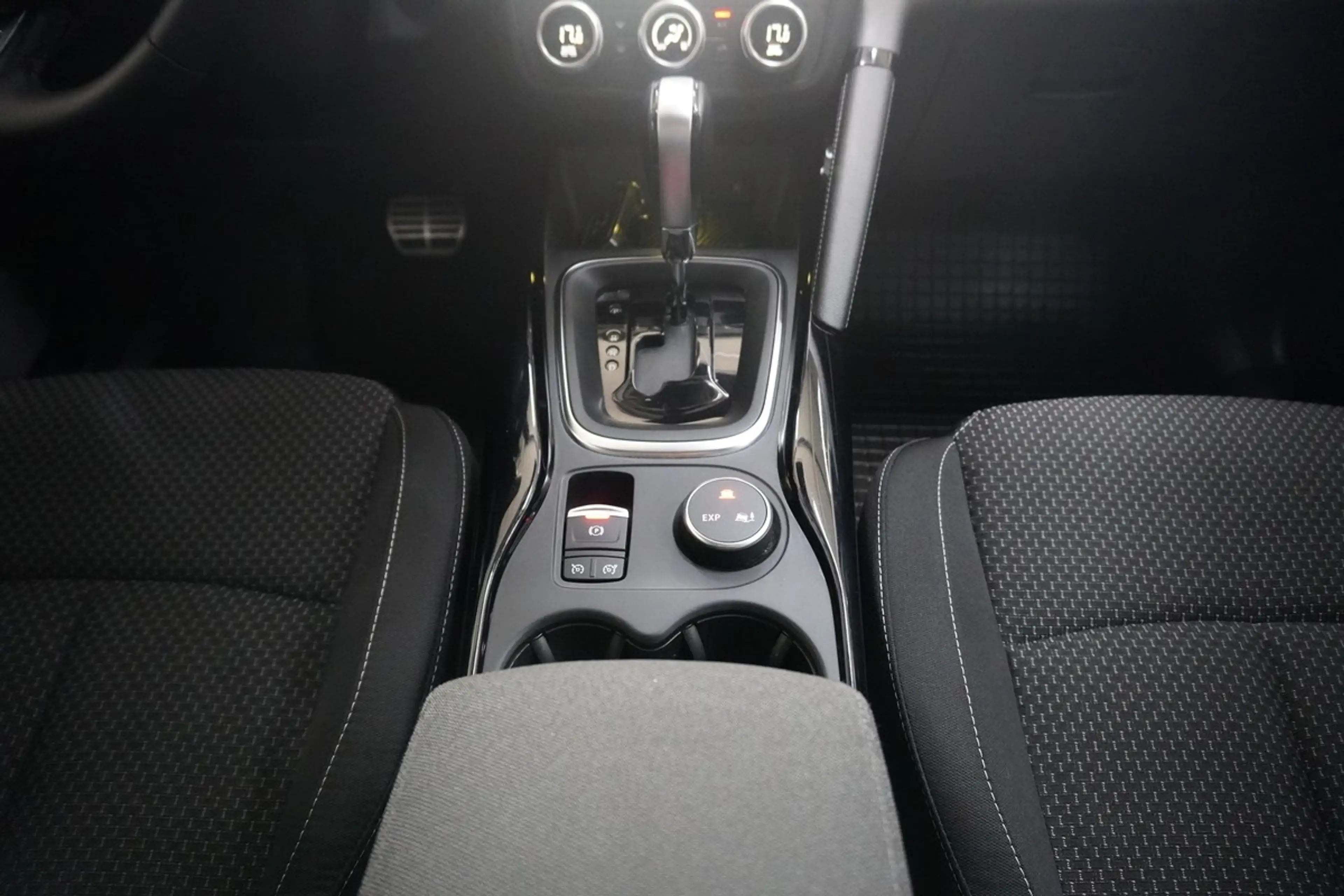Renault Kadjar 1.3 TCe 140 Intens SHZ PDC Temp R.Cam — photo 21