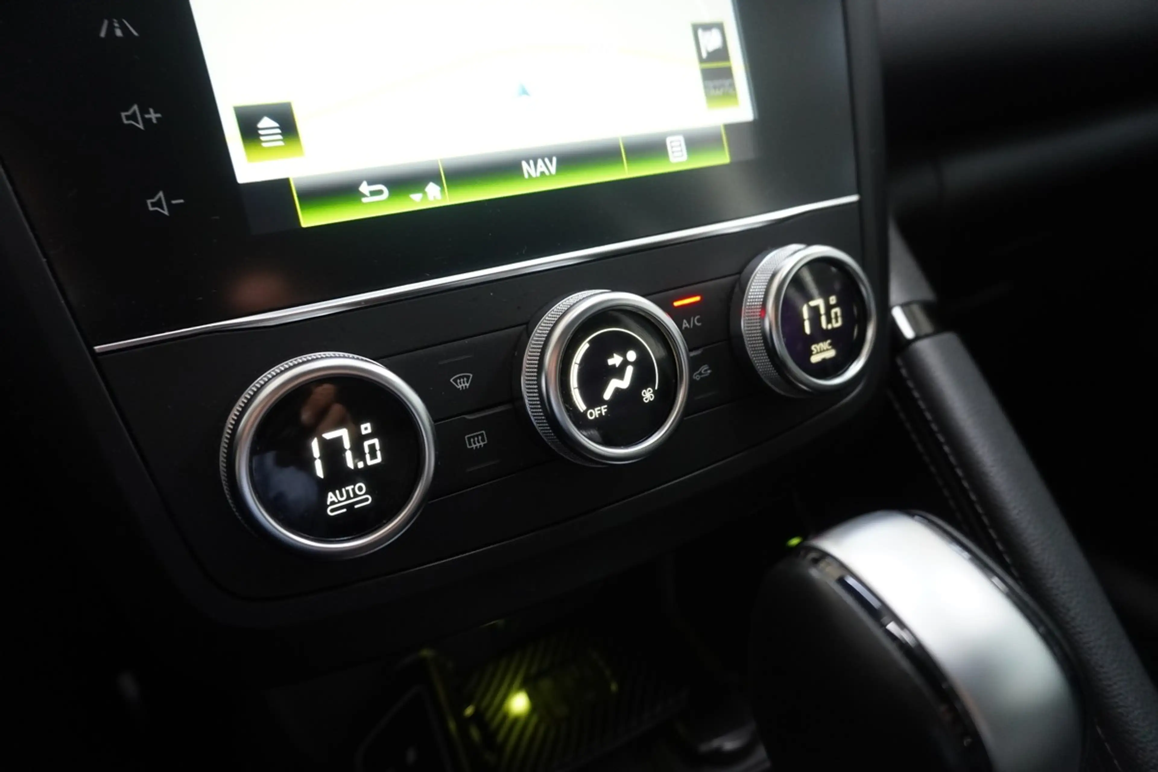 Renault Kadjar 1.3 TCe 140 Intens SHZ PDC Temp R.Cam — photo 25