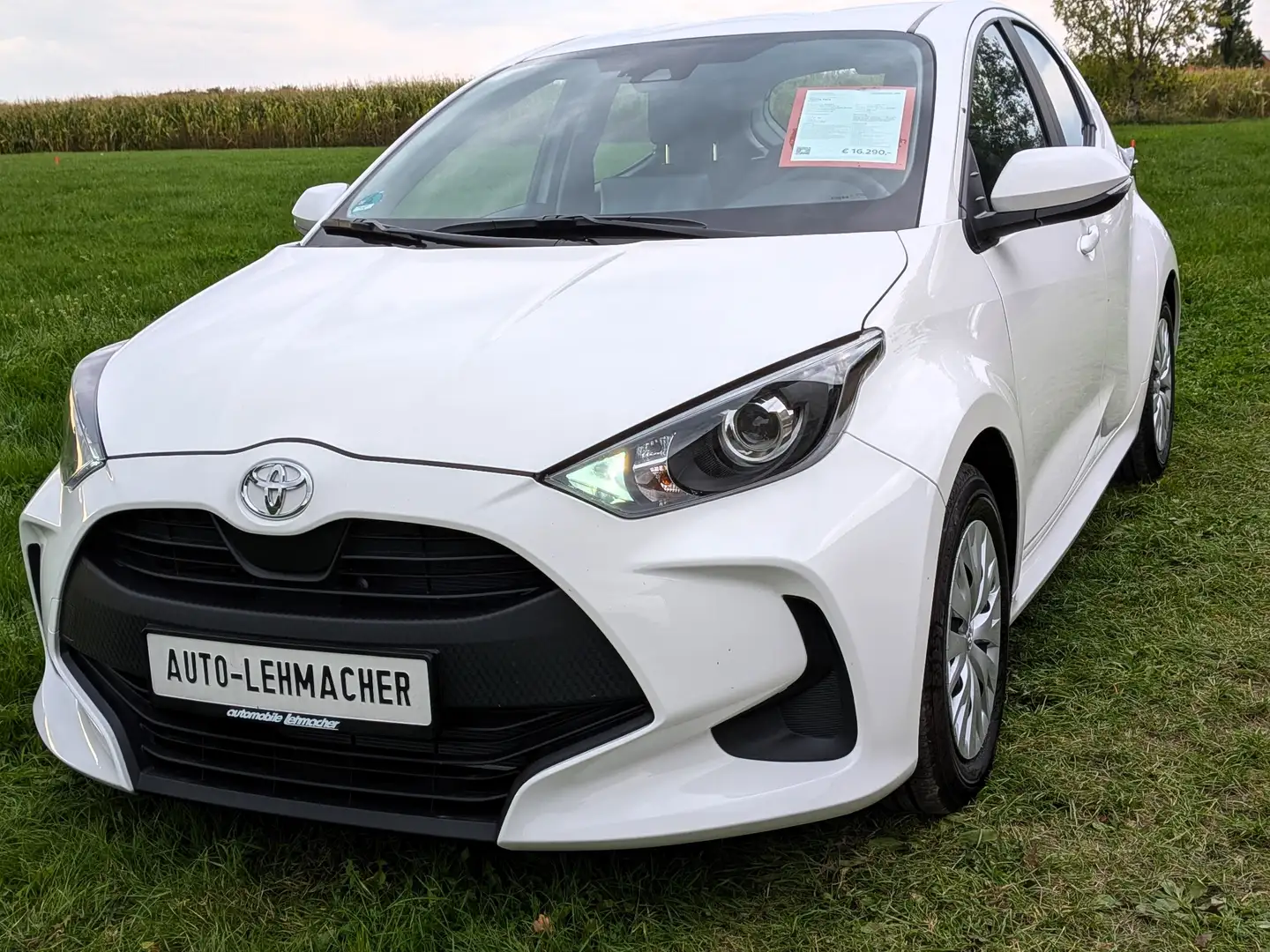 Toyota Yaris Comfort Weiß - 2