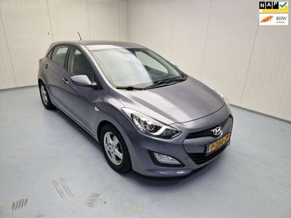 Hyundai i30 1.4 Airco Alu Velgen met all Season banden Trekhaa