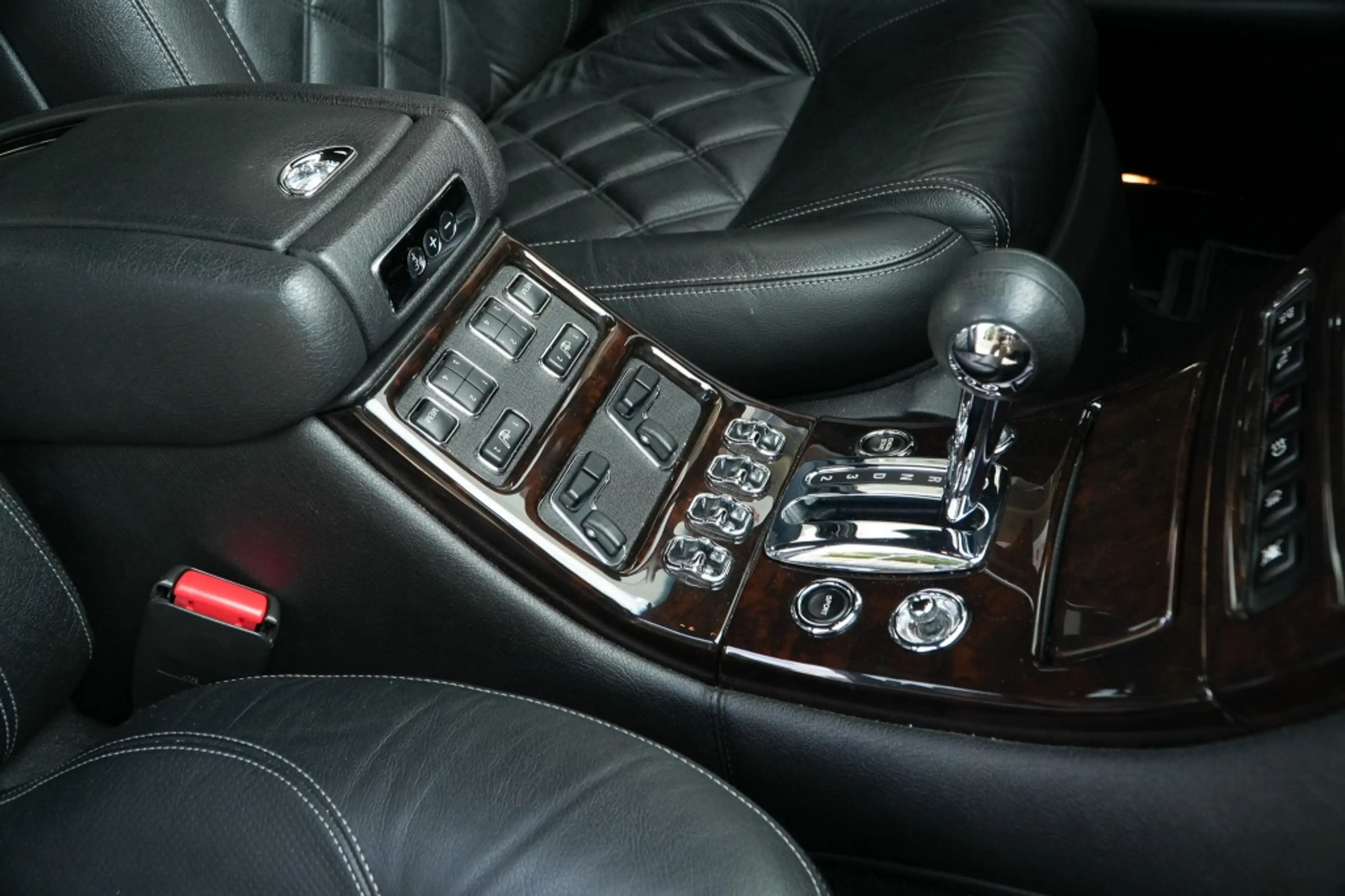 Bentley Arnage 6.8 V8 T Black Label — photo 9