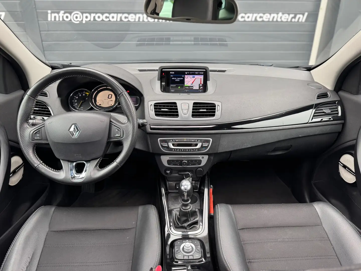 Renault Megane Estate 1.2 TCe Bose PANO|CLIMATE|CRUISE|KEYLESS|NA Schwarz - 2